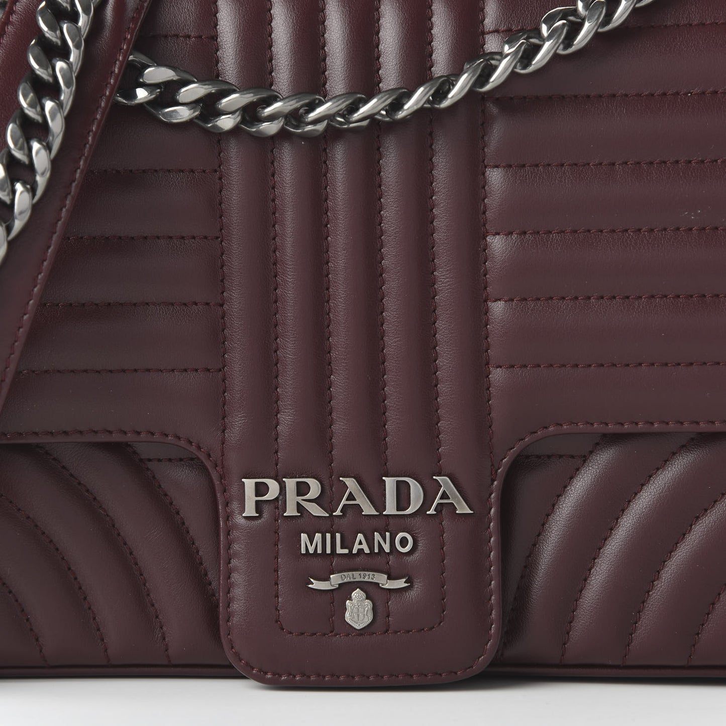 Soft Calfskin Impunture Diagramme Large Chain Flap Shoulder Bag Granato
