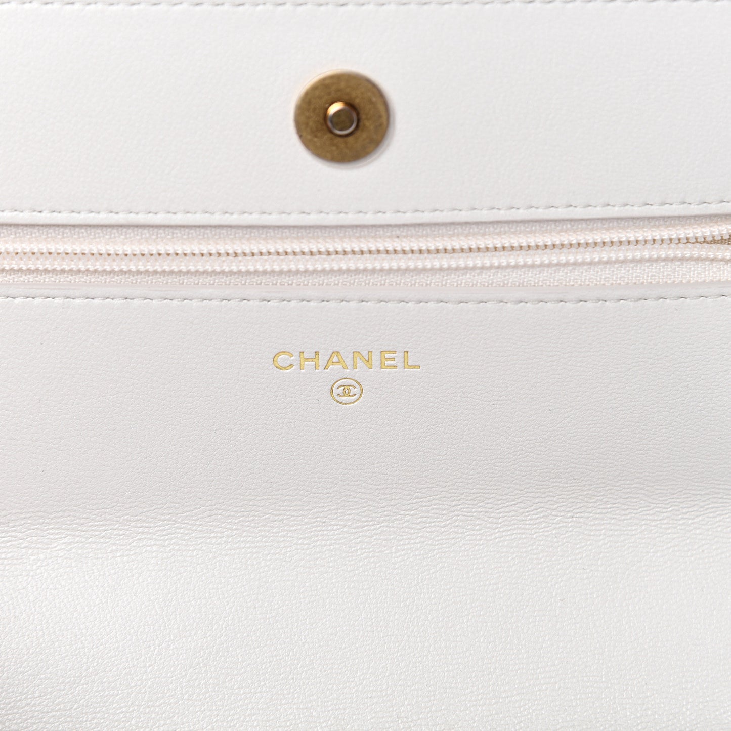 Goatskin Quilted 19 Wallet On Chain WOC White