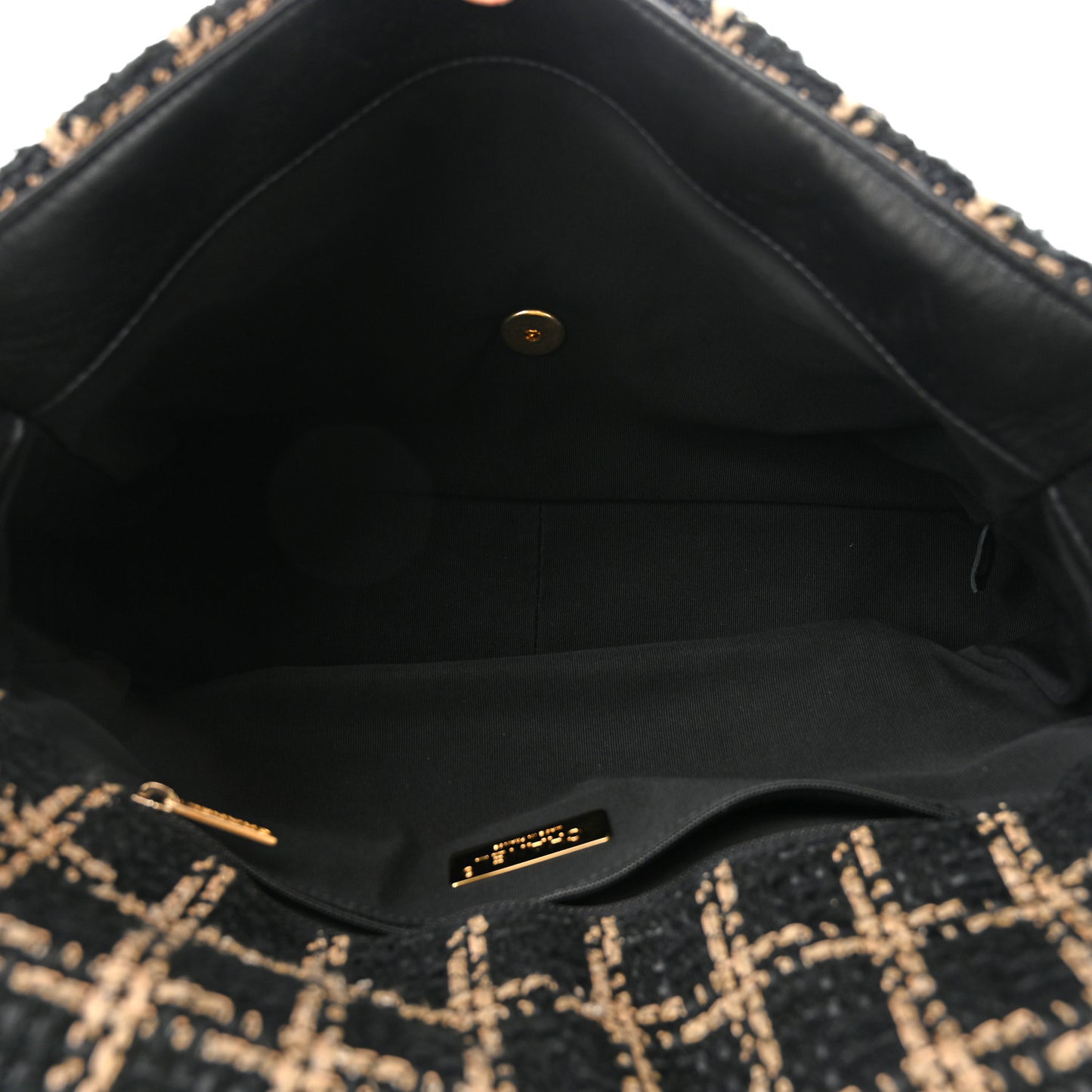Tweed Maxi Chanel 19 Flap Black Beige