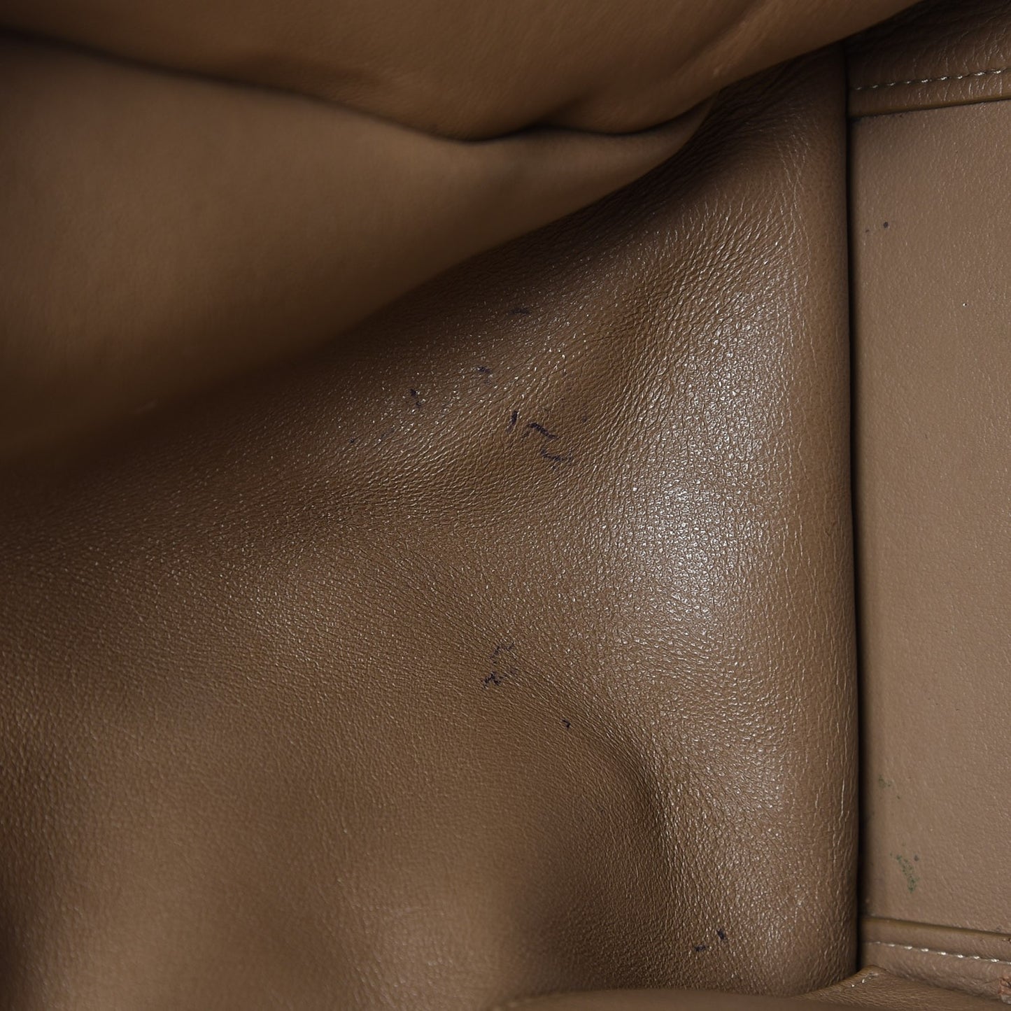 Drummed Calfskin Suede Medium Trapeze Dune