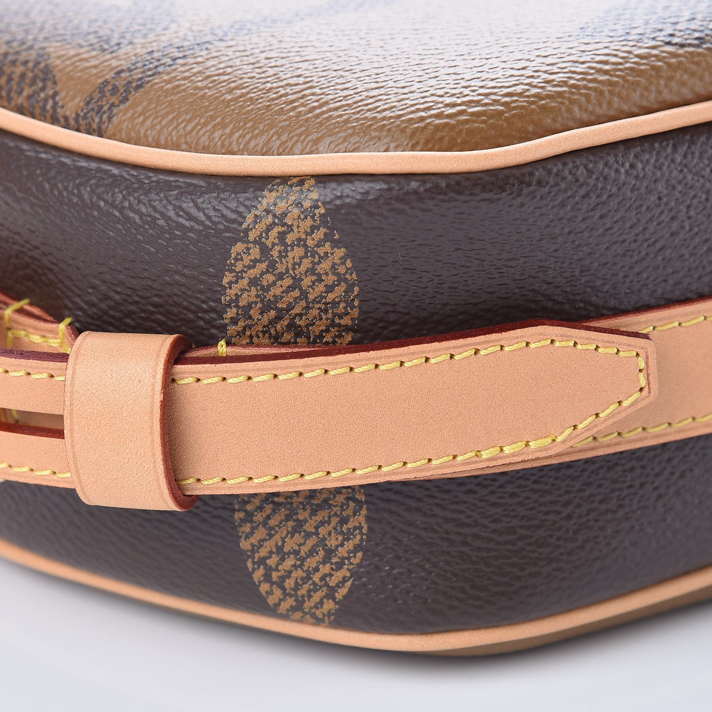 Reverse Monogram Giant Boite Chapeau Souple