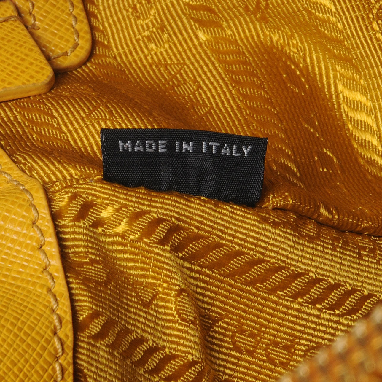 Saffiano Lux Medium Tote Mimosa