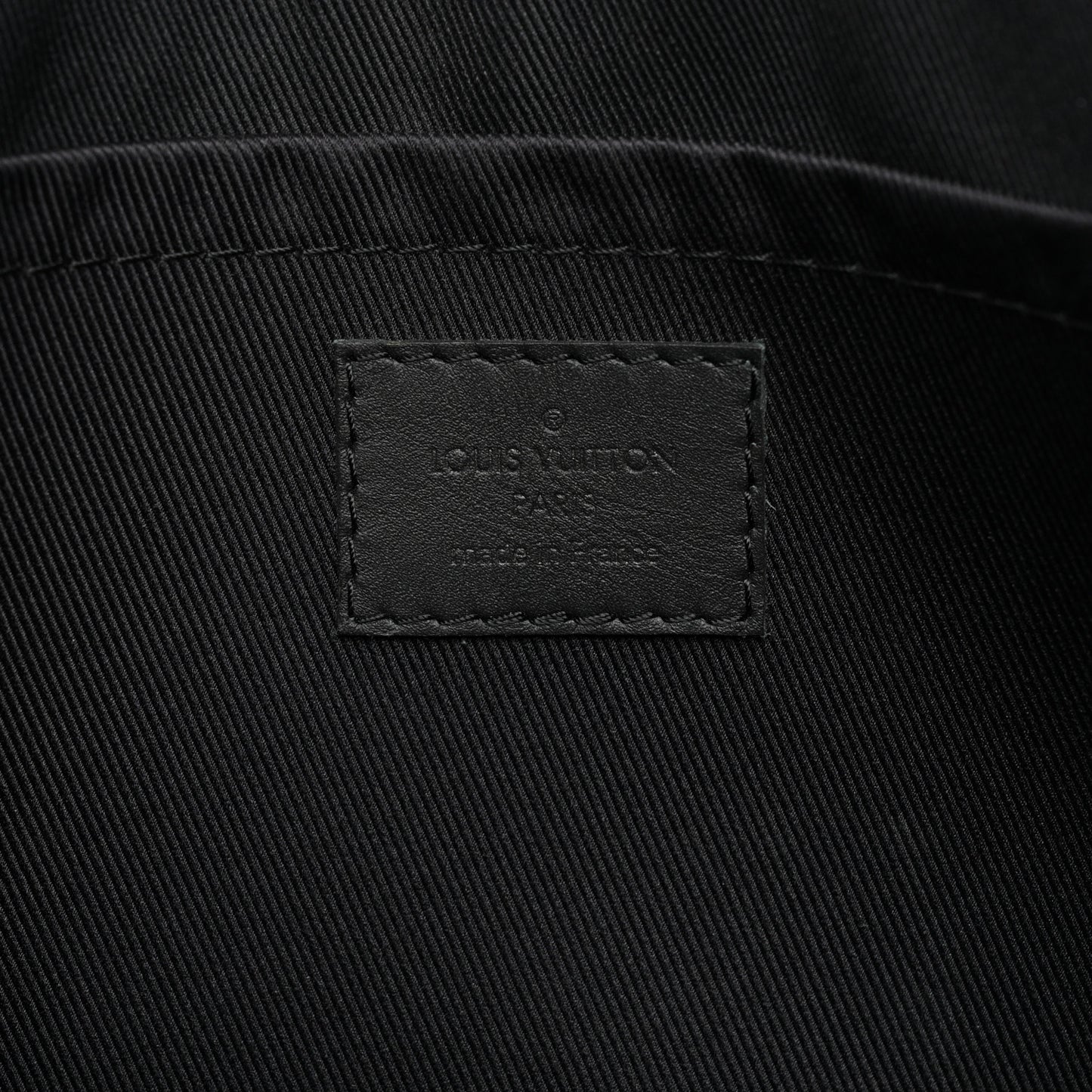 Damier Infini Discovery Pochette GM Onyx
