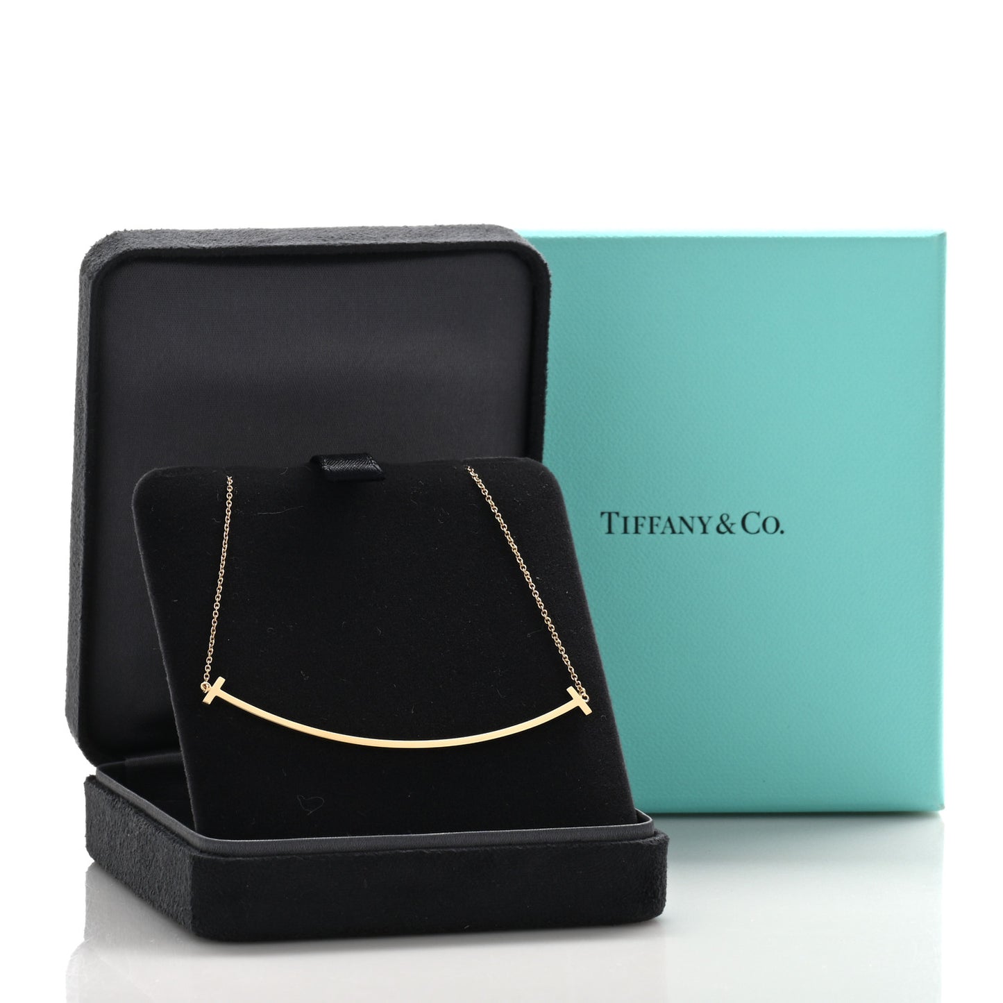 18K Yellow Gold Large T Smile Pendant Necklace