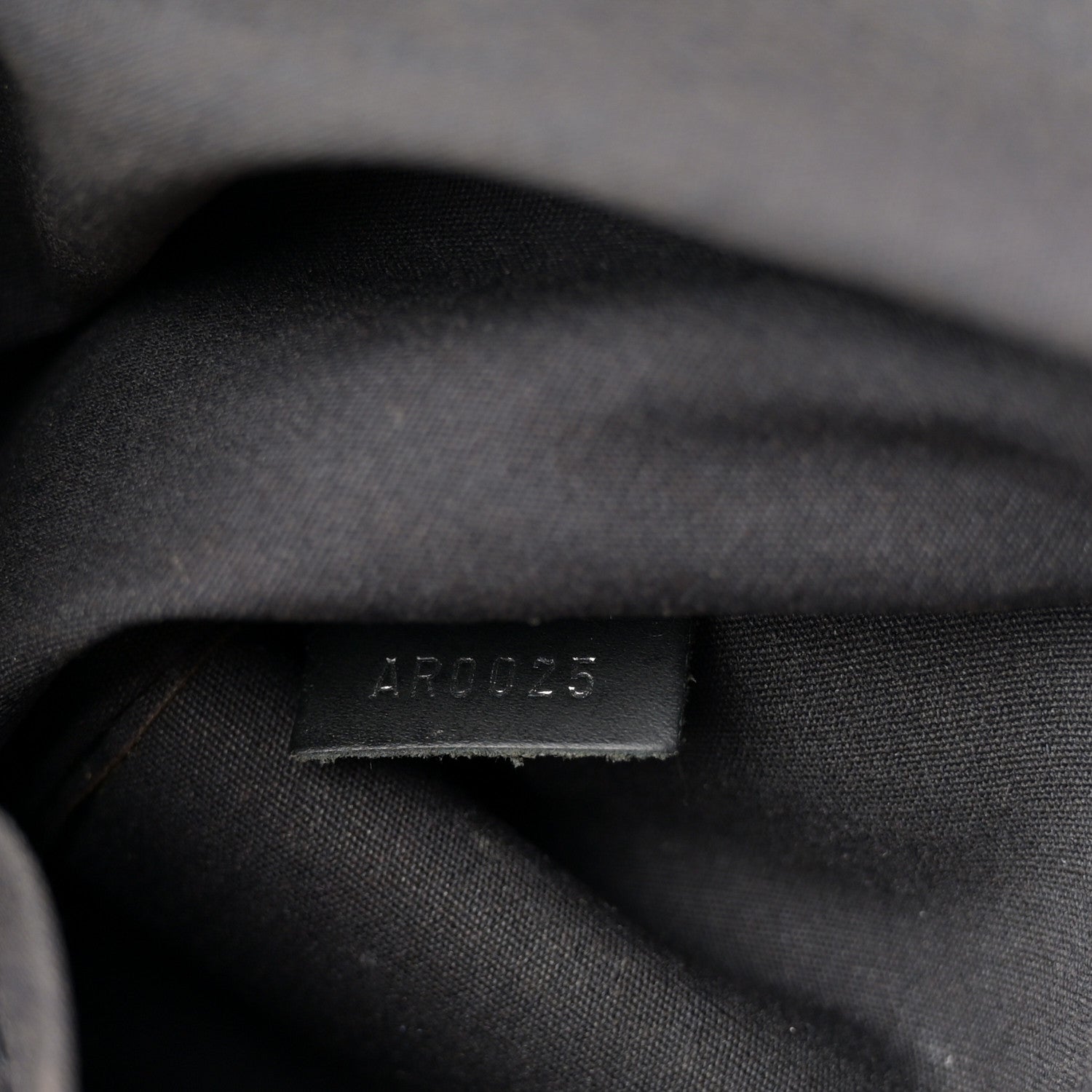 Louis Vuitton Epi Segur MM Black 12 of 27