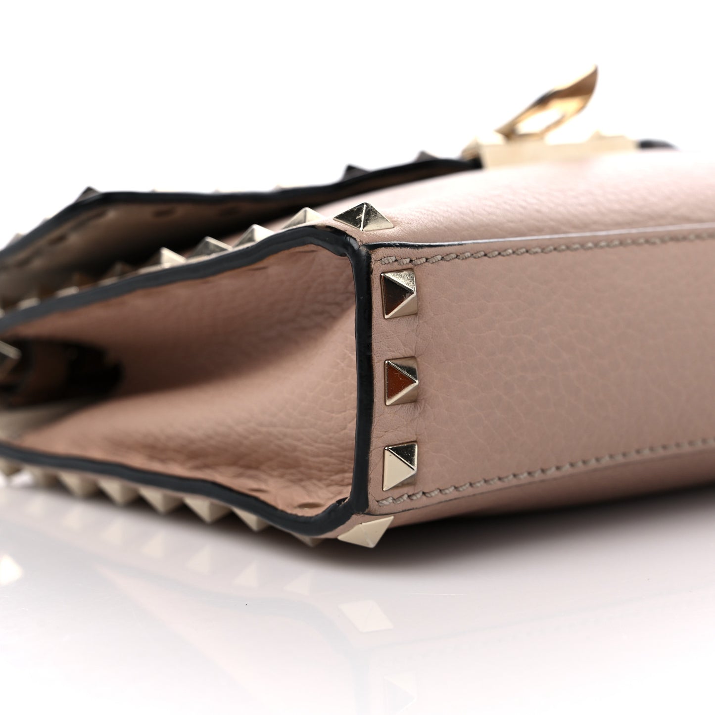 Pebbled Calfskin Medium Rockstud Flip Lock Crossbody Bag Poudre