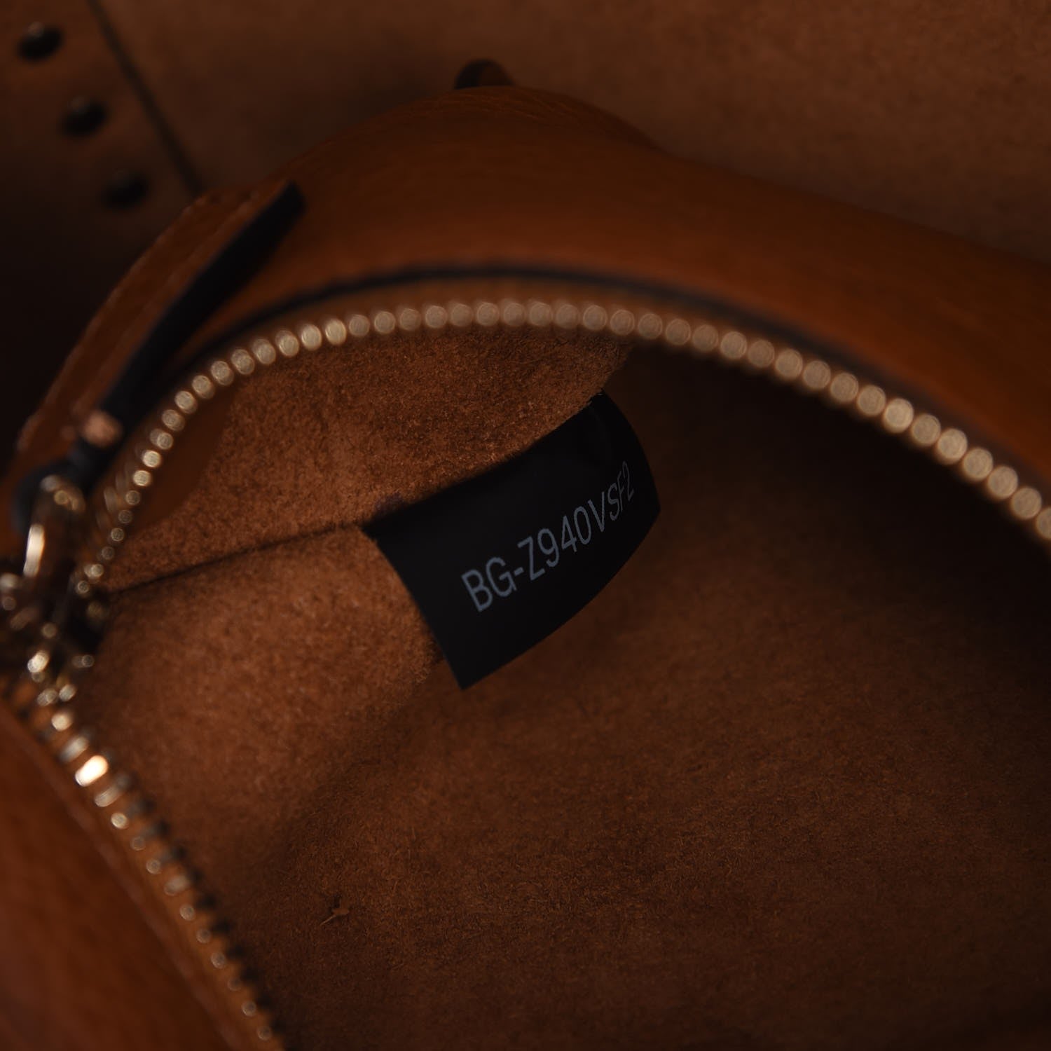 Valentino Garavani Pebbled Calfskin Small Rockstud Flip-Lock Messenger Bag Light Cuir 7 of 8
