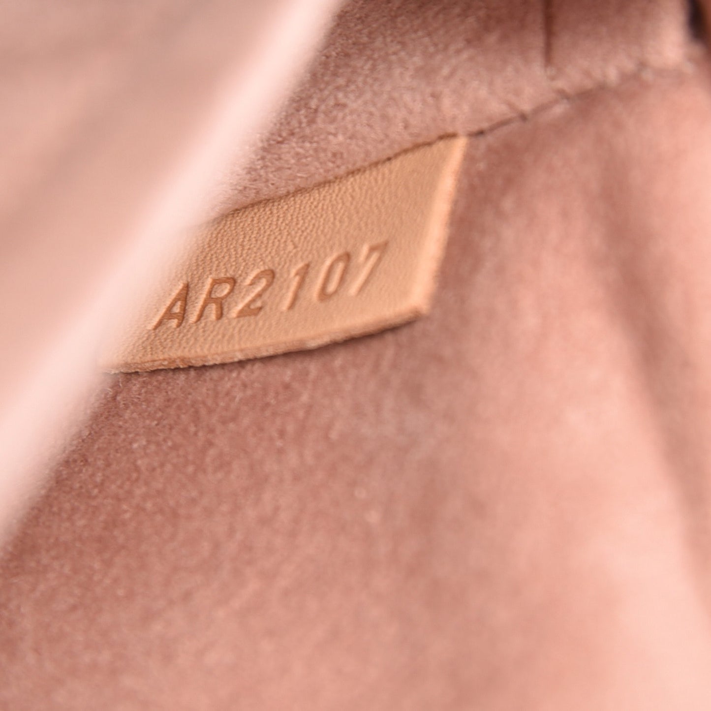 Epi Twist Shoulder Bag MM Prune Rose Poudre