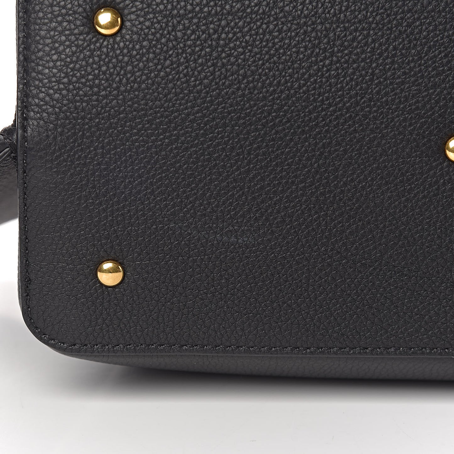 Grainy Calfskin Small VLogo Escape Shopper Black