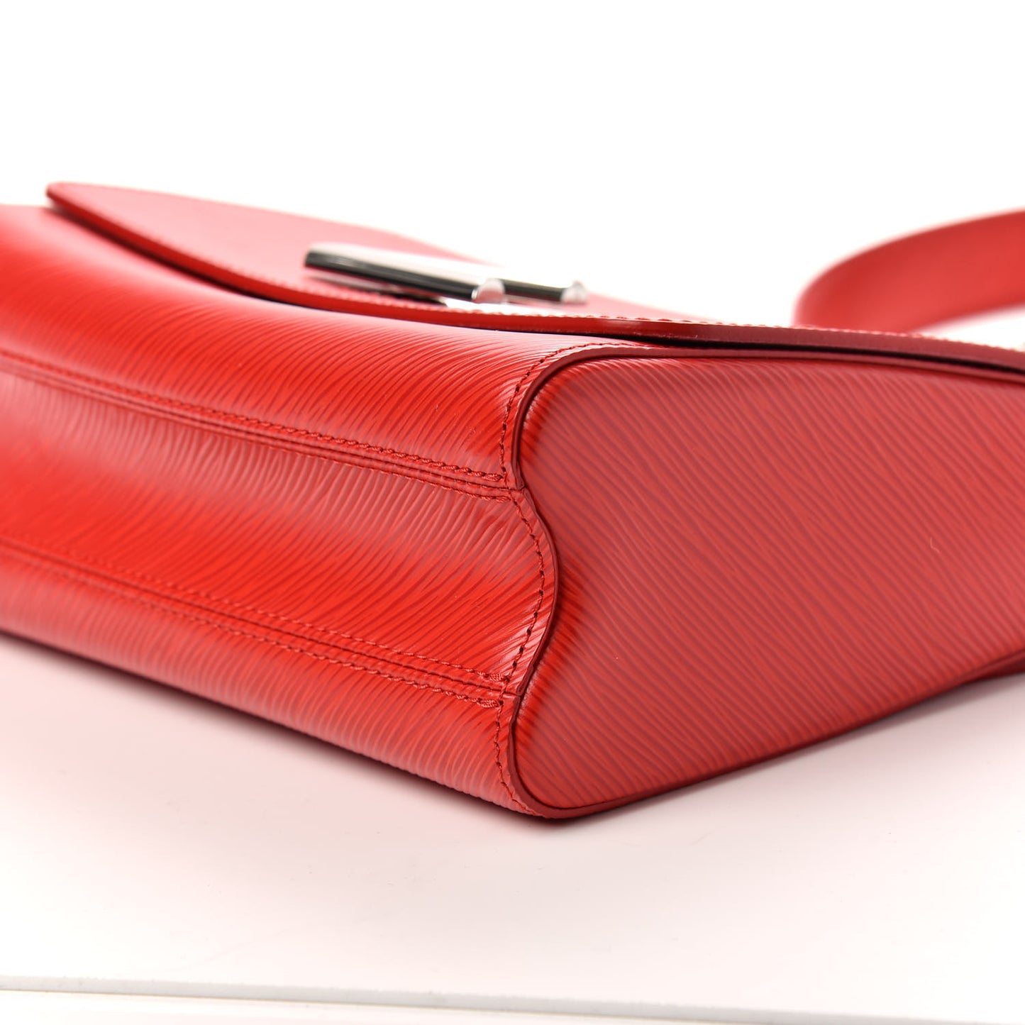 Epi Twist Shoulder Bag MM Coquelicot