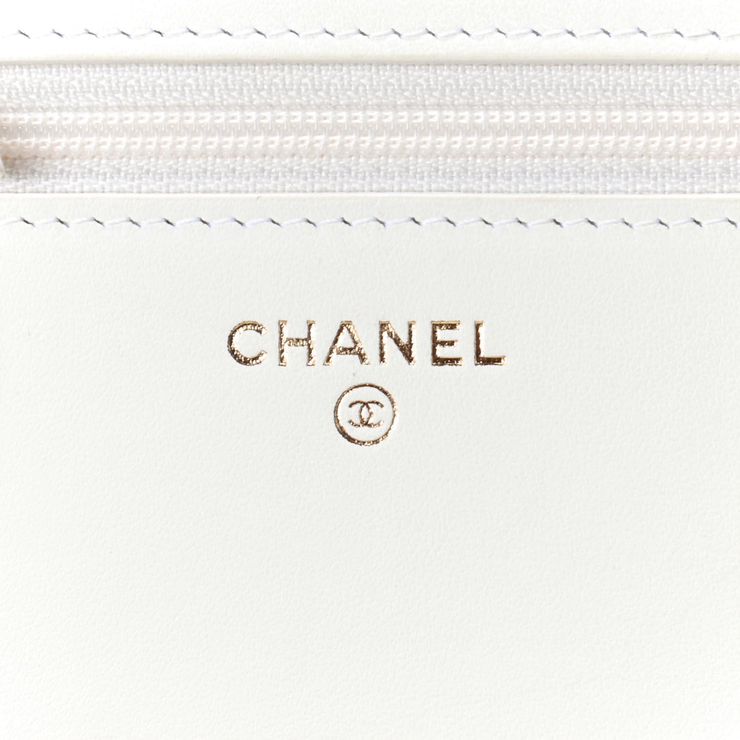 Caviar Quilted Boy Wallet On Chain WOC White