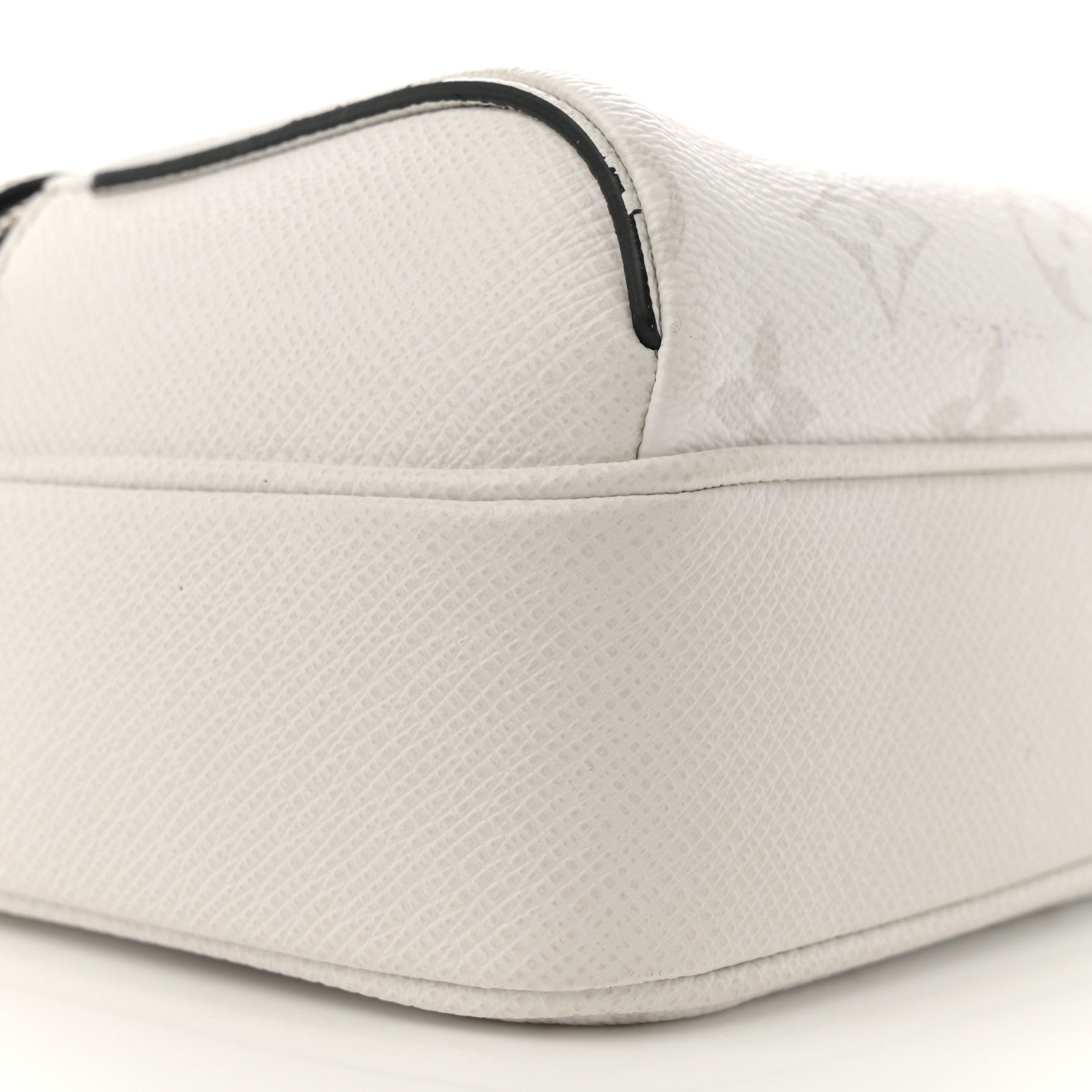 Louis Vuitton Taigarama Outdoor Messenger Antartica 8 of 9