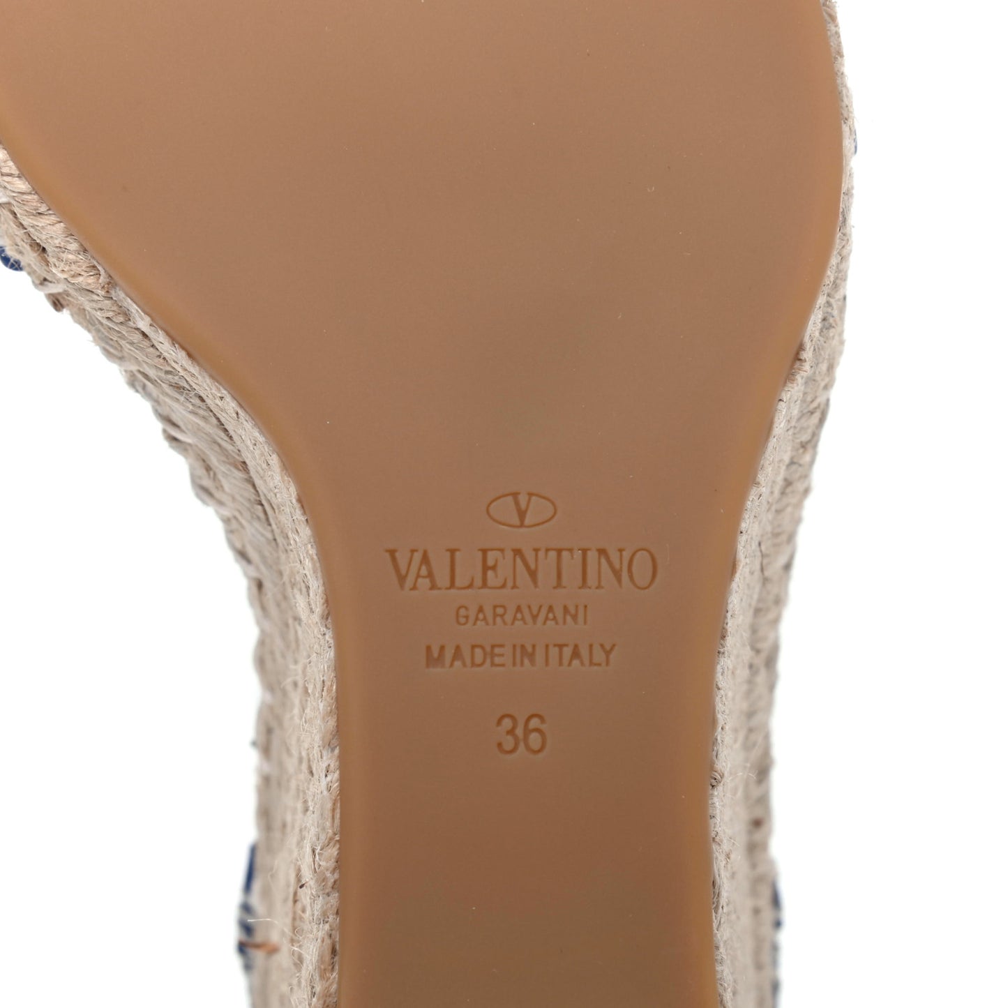 Grained Calfskin Rockstud Ankle Strap Espadrille 15/105mm Wedge Sandals 36 Blu Delft Natural