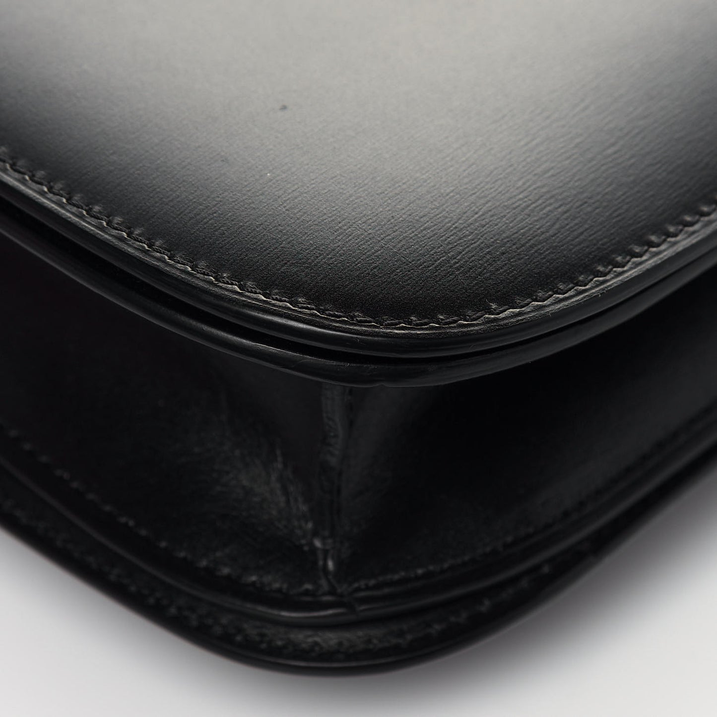 Box Calfskin Medium Classic Box Flap Bag Black
