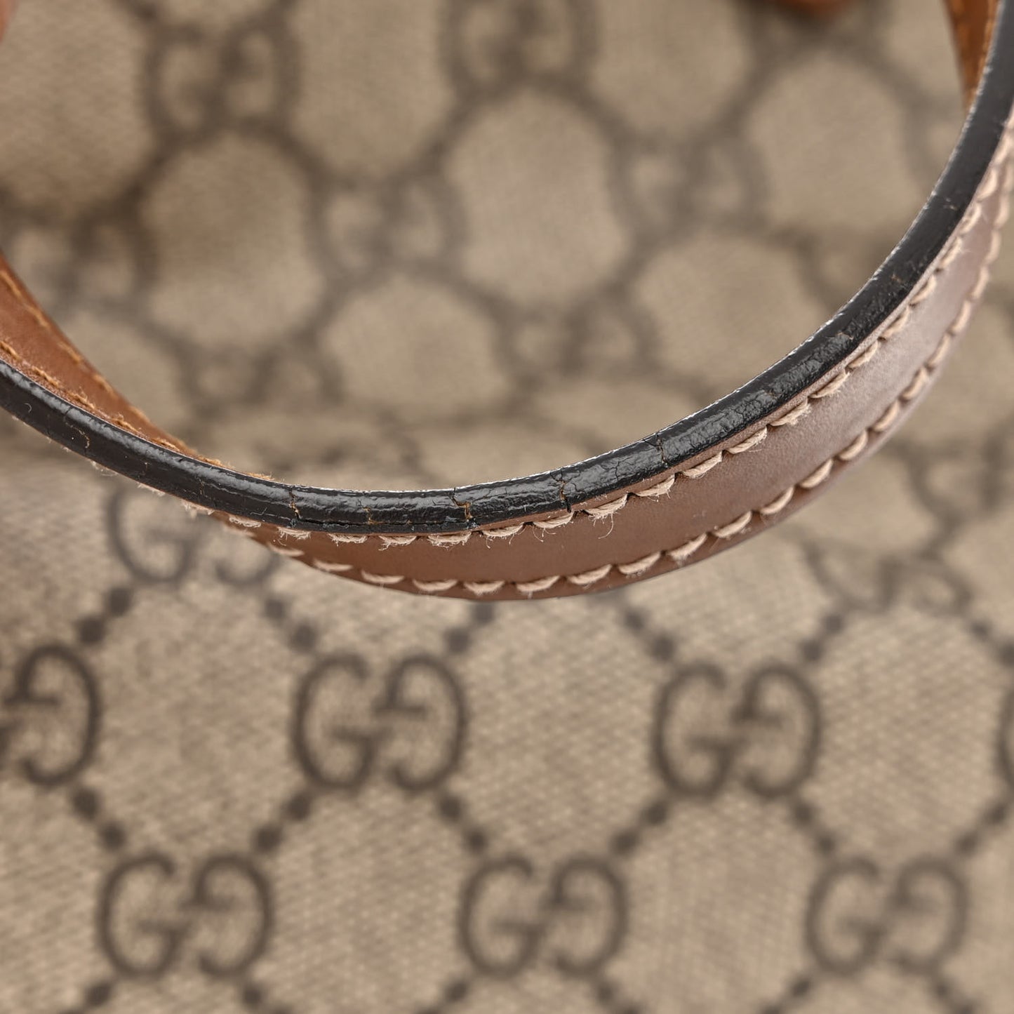Soft GG Supreme Monogram Medium Crossbody Tote Beige Cuir