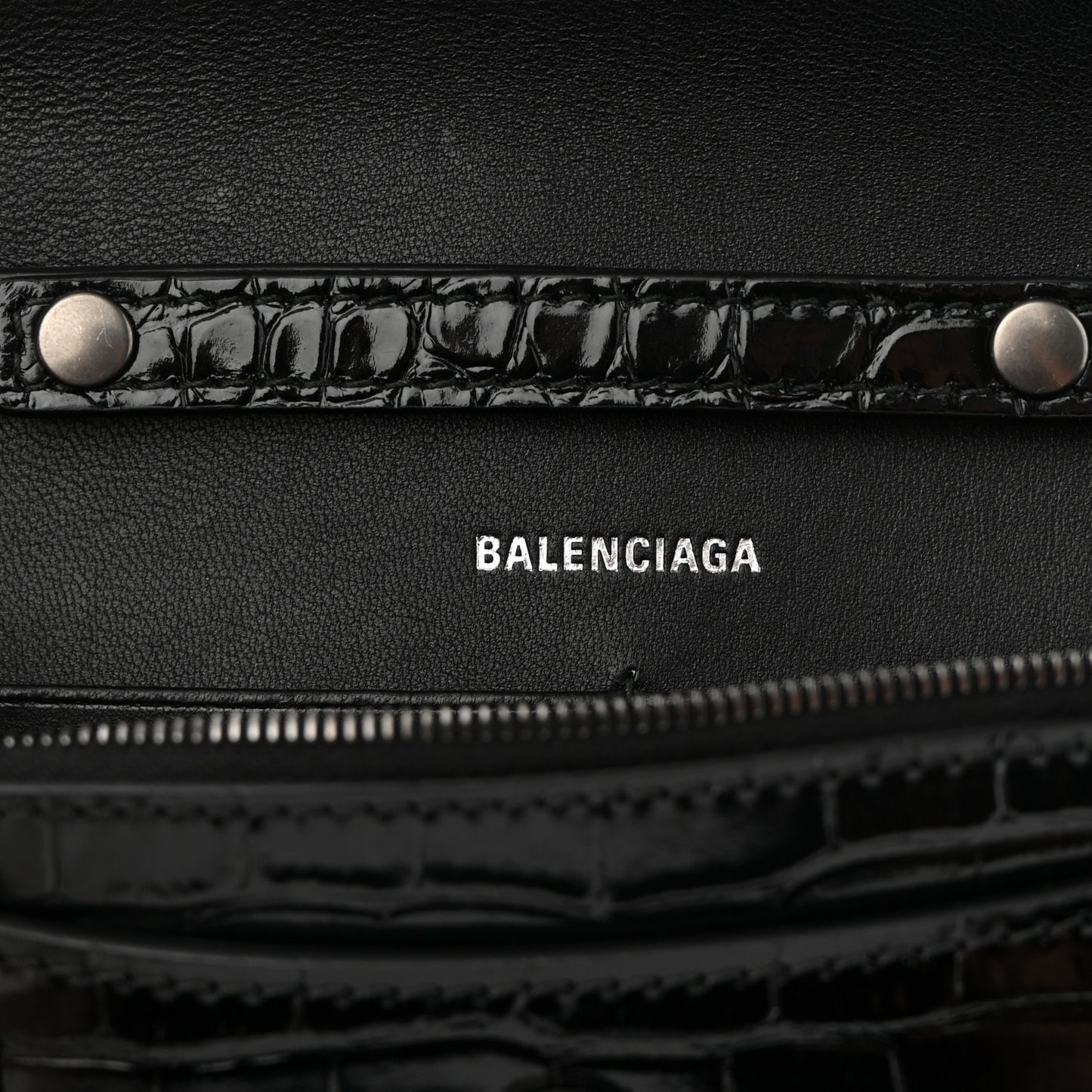 Shiny Calfskin Monochrome Crocodile Embossed Hourglass Chain Bag Black