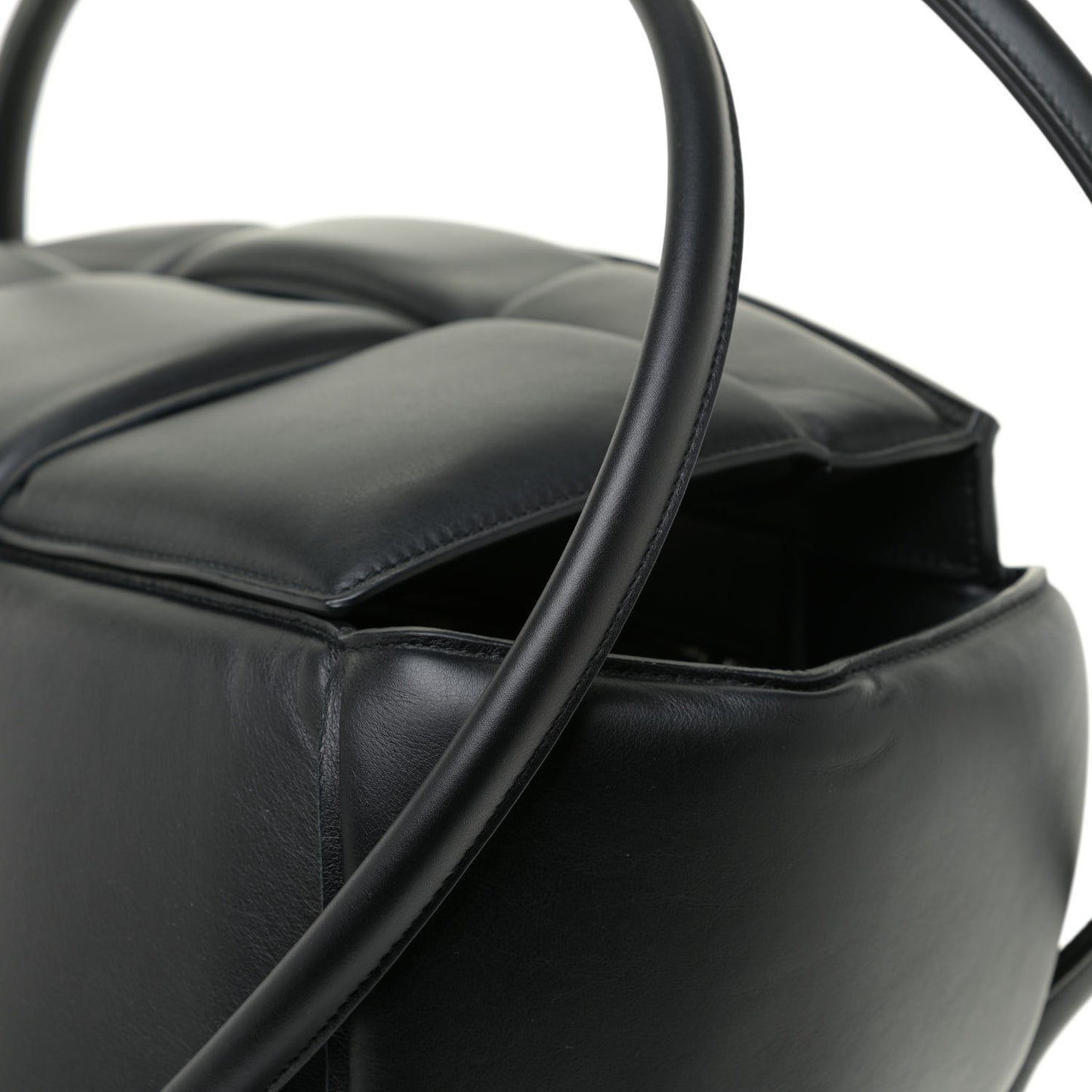 Nappa Maxi Intrecciato Padded Large Arco Black