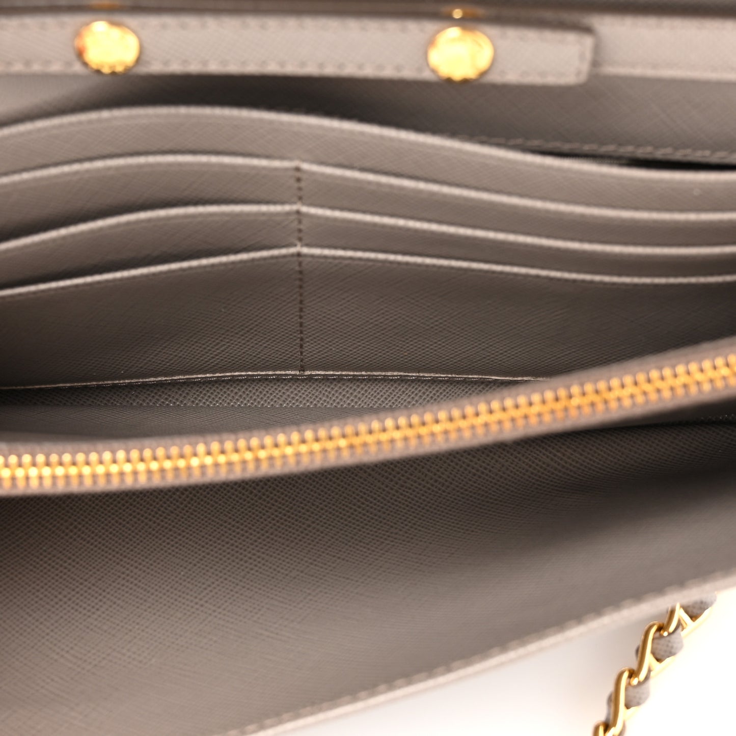 Saffiano Metal Oro Chain Wallet Argilla