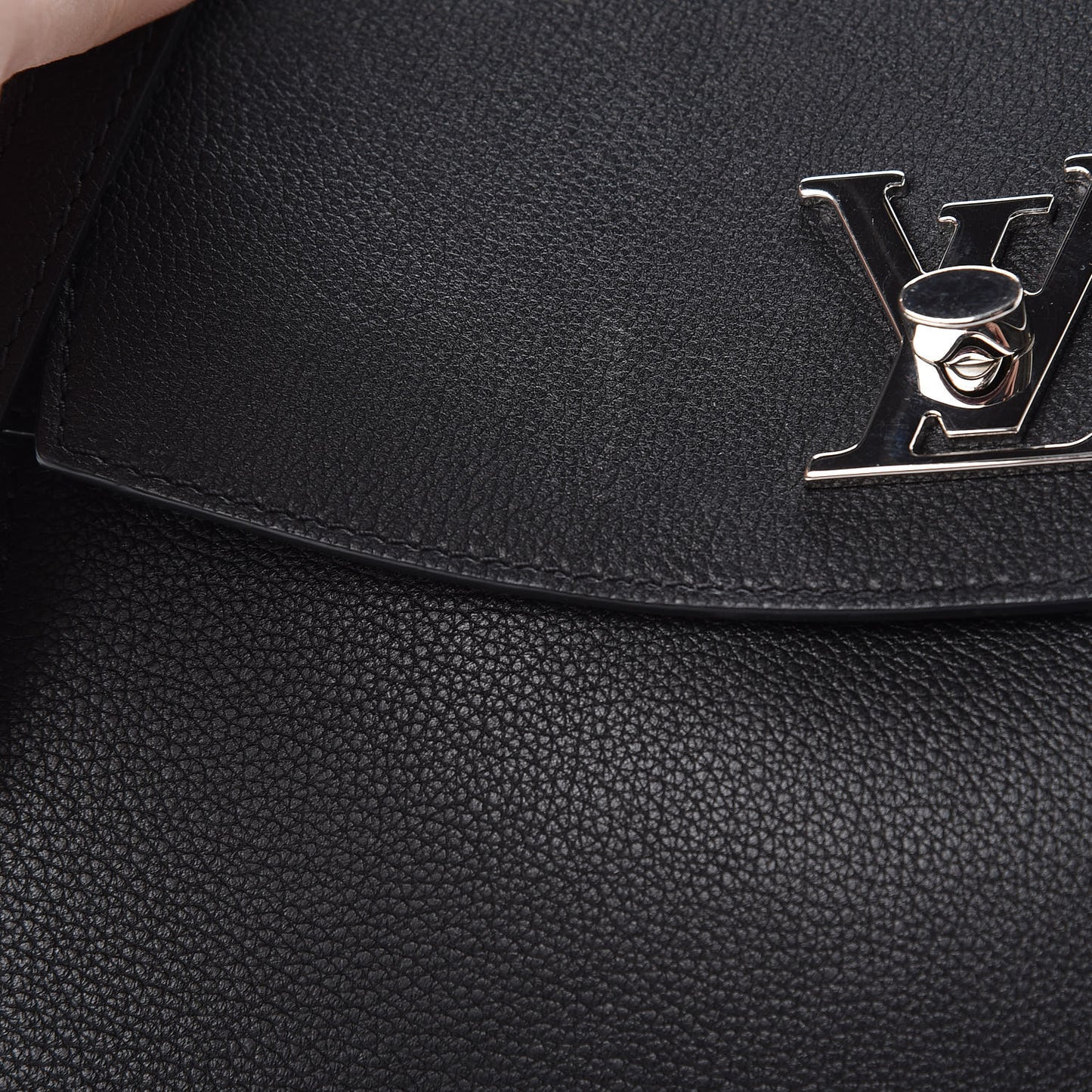 Soft Calfskin Lockme Ever Black