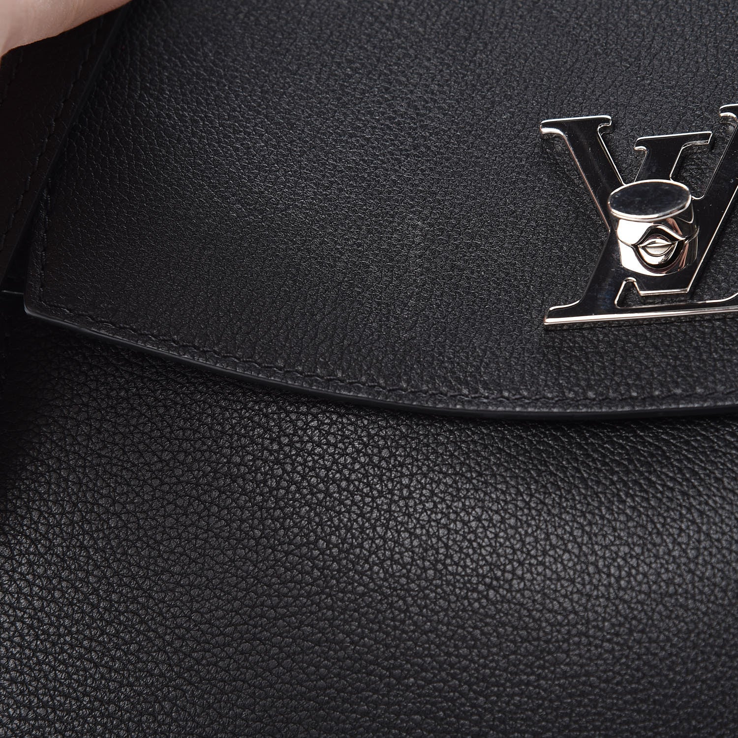 Louis Vuitton Soft Calfskin Lockme Ever Black 11 of 14