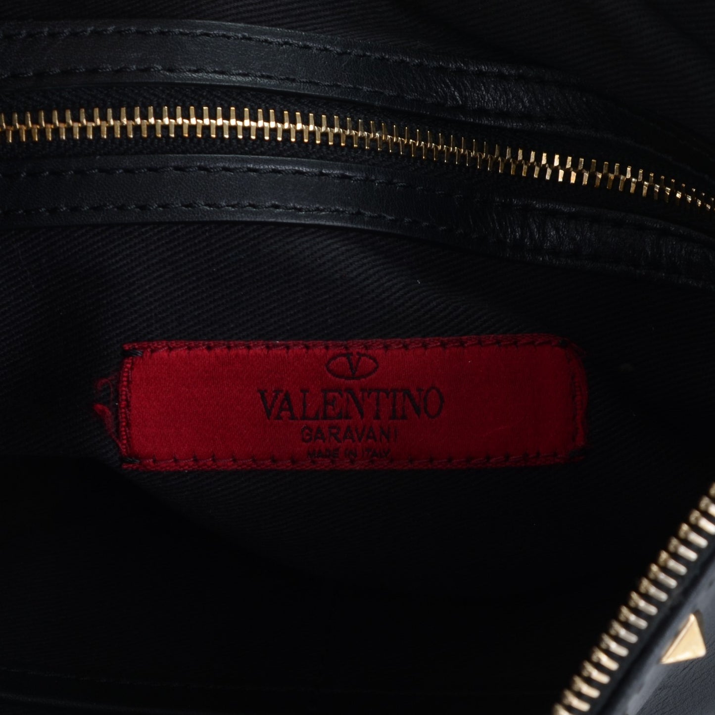 Vitello Large Rockstud Zip Wristlet Pouch Black