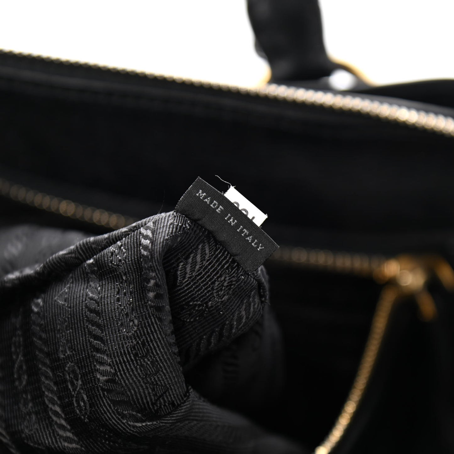 Vitello Shine Tote Black