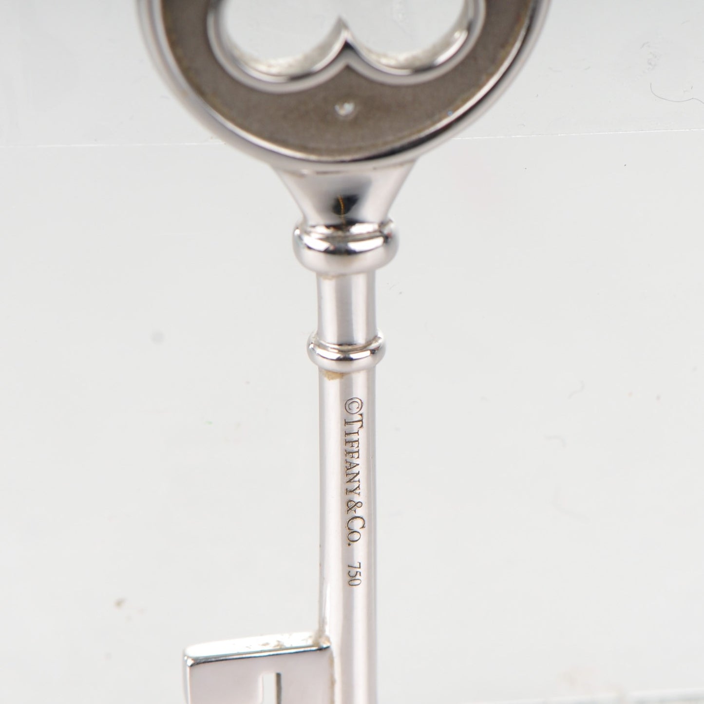 18K White Gold Diamond Clover Key Pendant