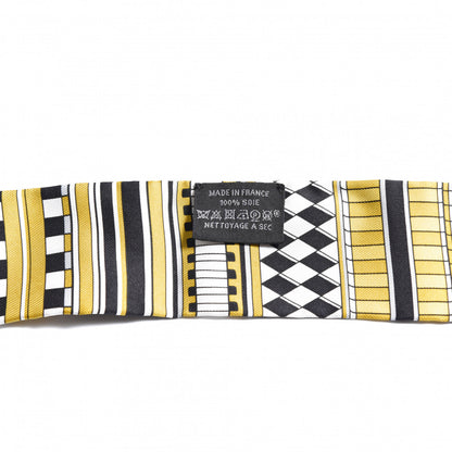 Hermes Silk Voltes Et Pirouettes Twilly Black Or White 2 of 5