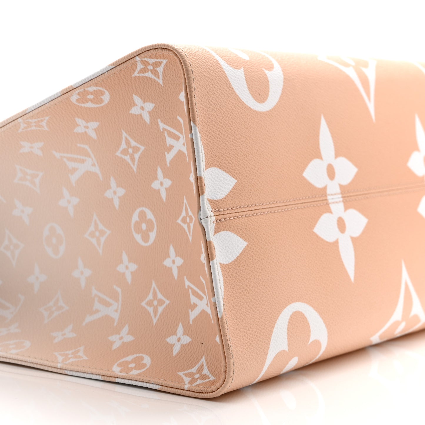 Monogram Giant By The Pool Onthego GM Brume