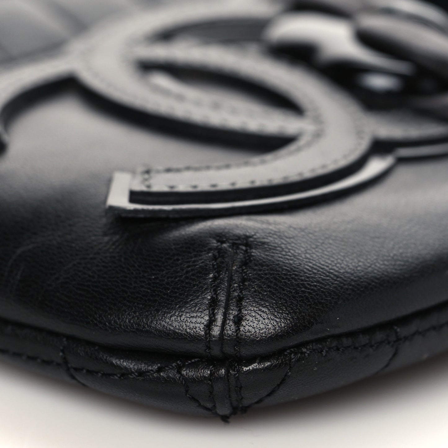 Lambskin Camellia No. 5 Chain Pouch Black