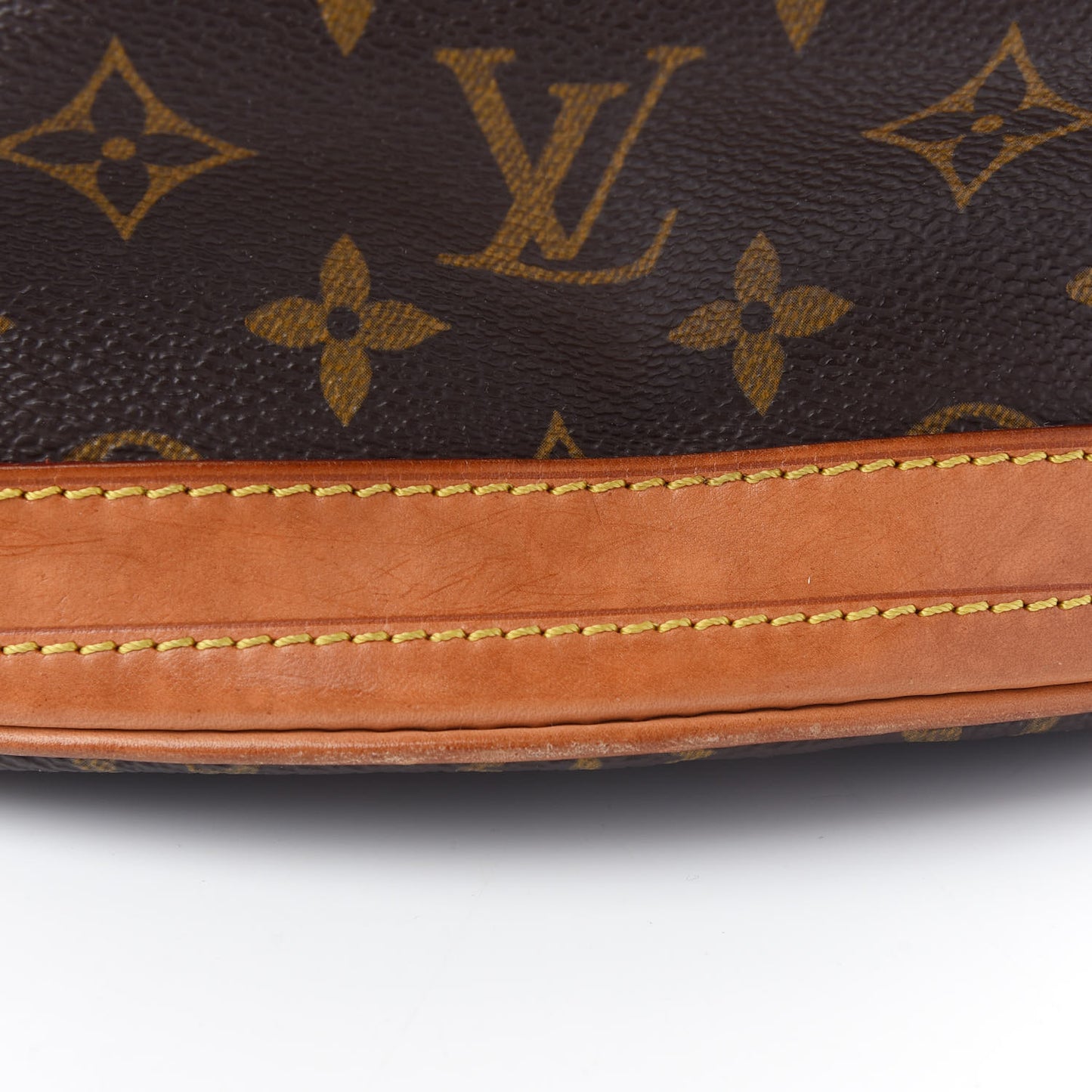 Monogram Petit Bucket 23