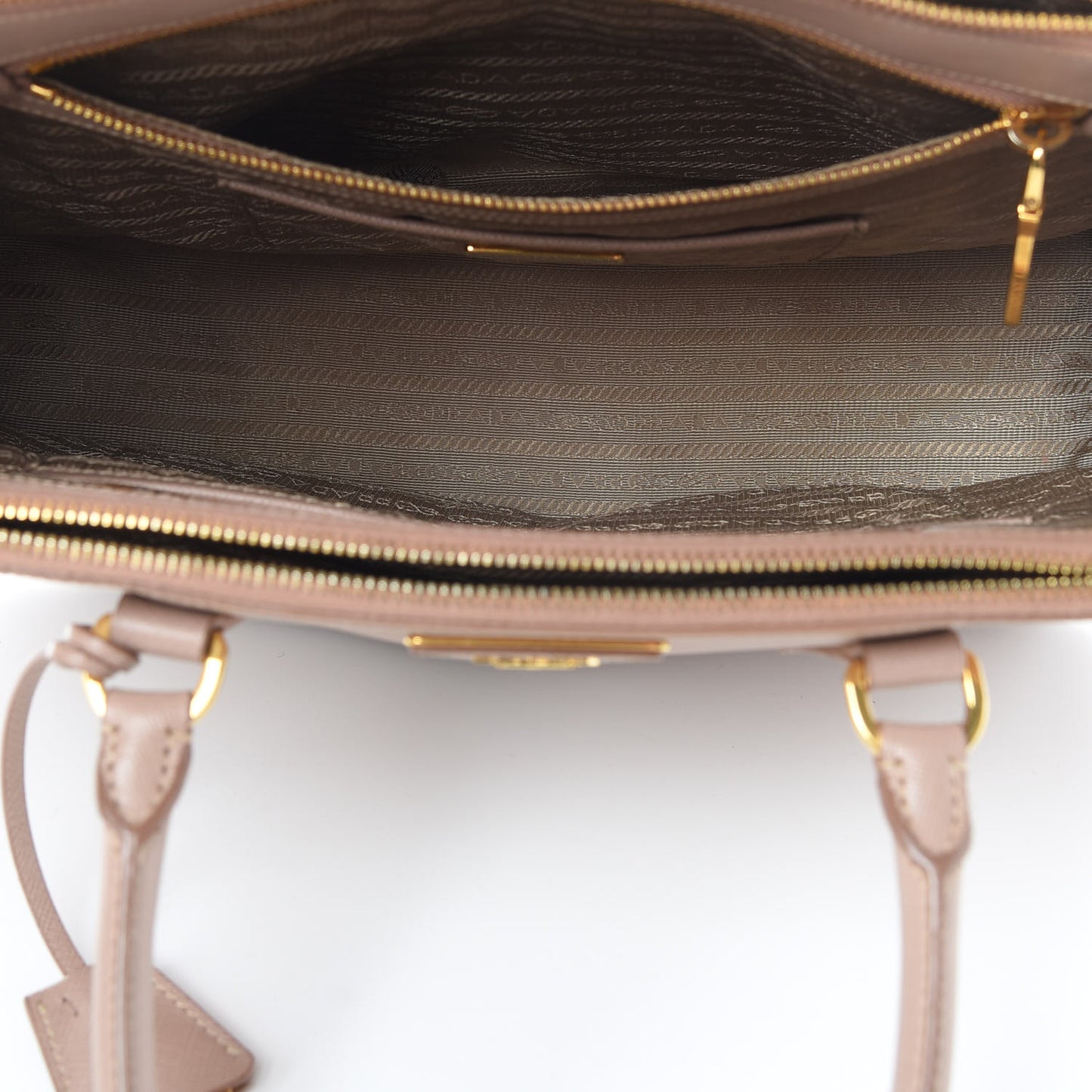 Saffiano Medium Galleria Double Zip Tote Cammeo