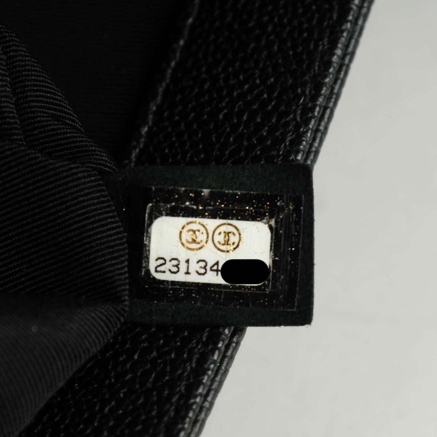 Caviar Quilted Medium Boy Flap Black
