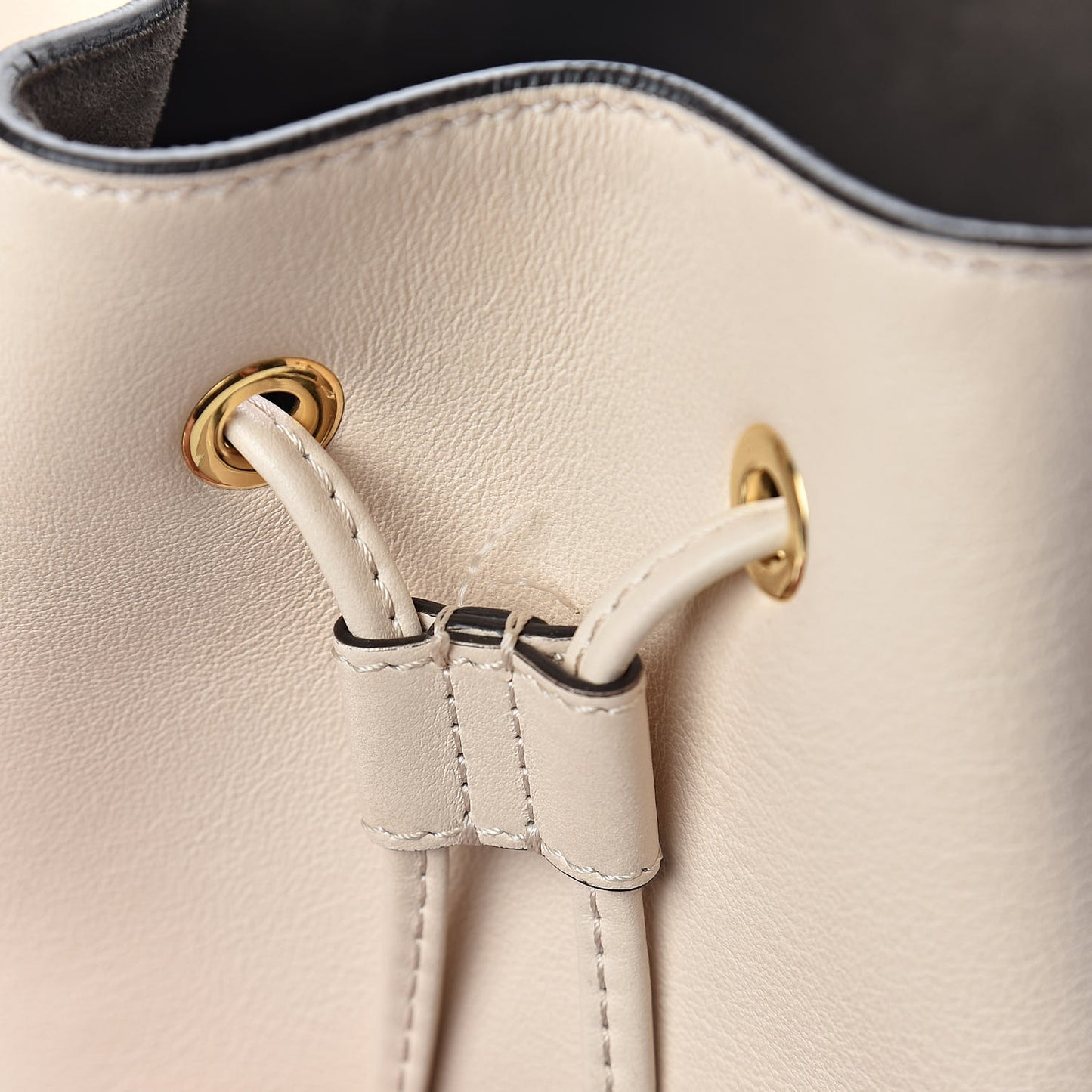 Vitello Grace Matte F is Fendi Grande Mon Tresor Bucket Bag Camelia