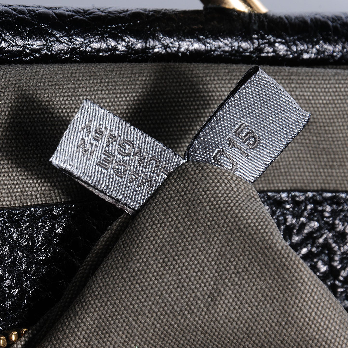 Quilted Pebbled Leather Tortoise Chain Little Stam Black