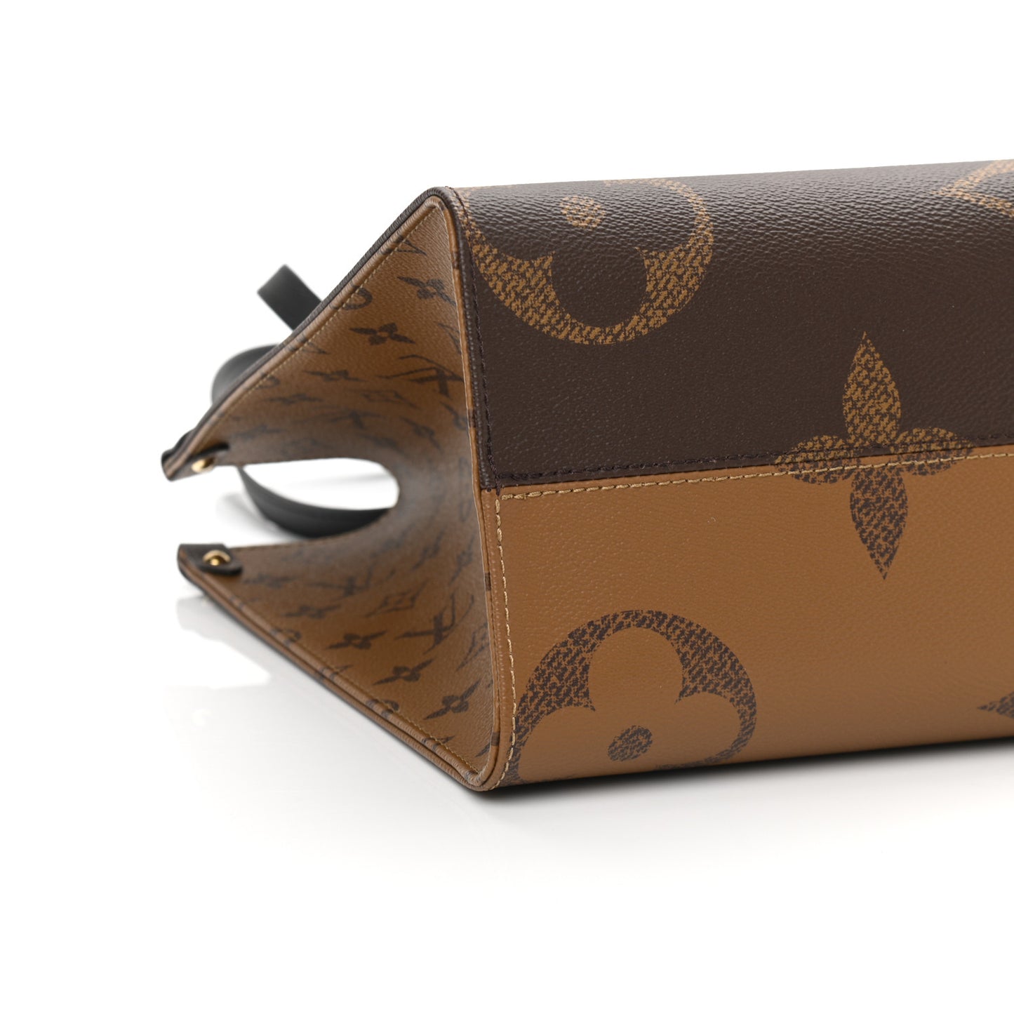 Reverse Monogram Giant Onthego MM