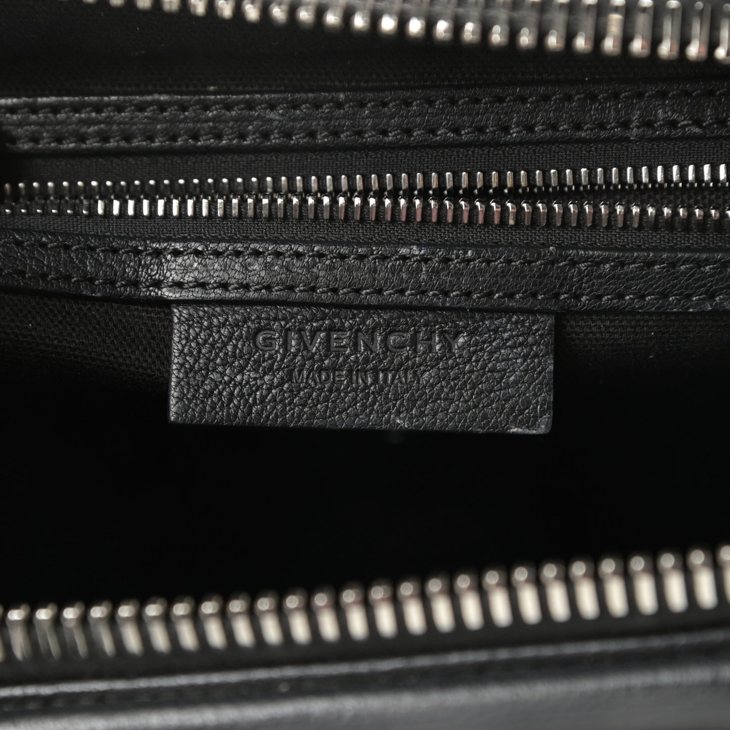 Sugar Goatskin Medium Antigona Black