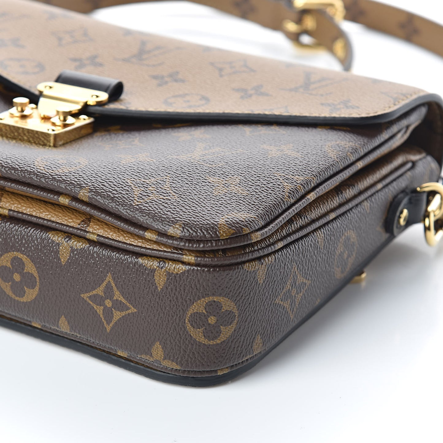 Reverse Monogram Pochette Metis