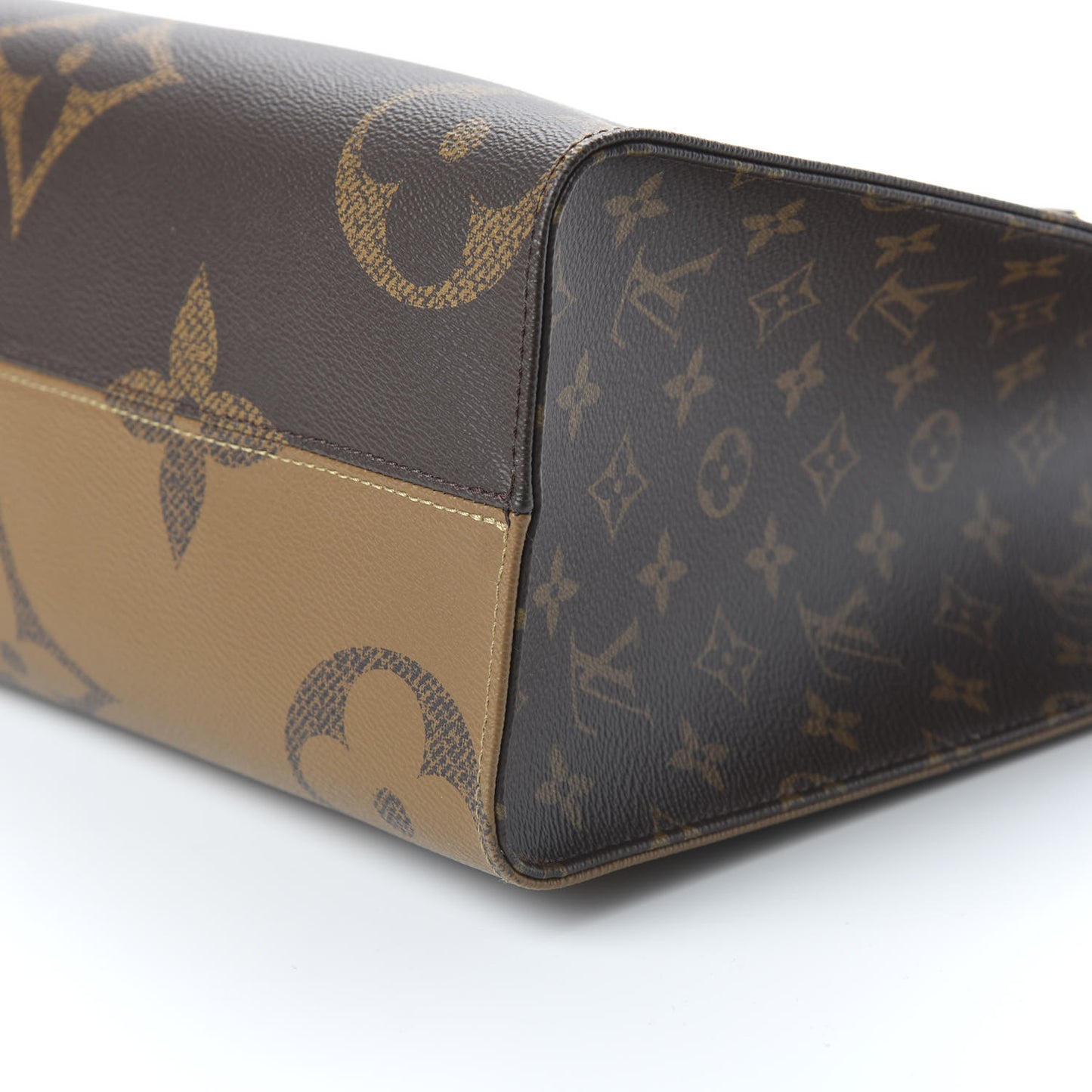 Reverse Monogram Giant Onthego MM