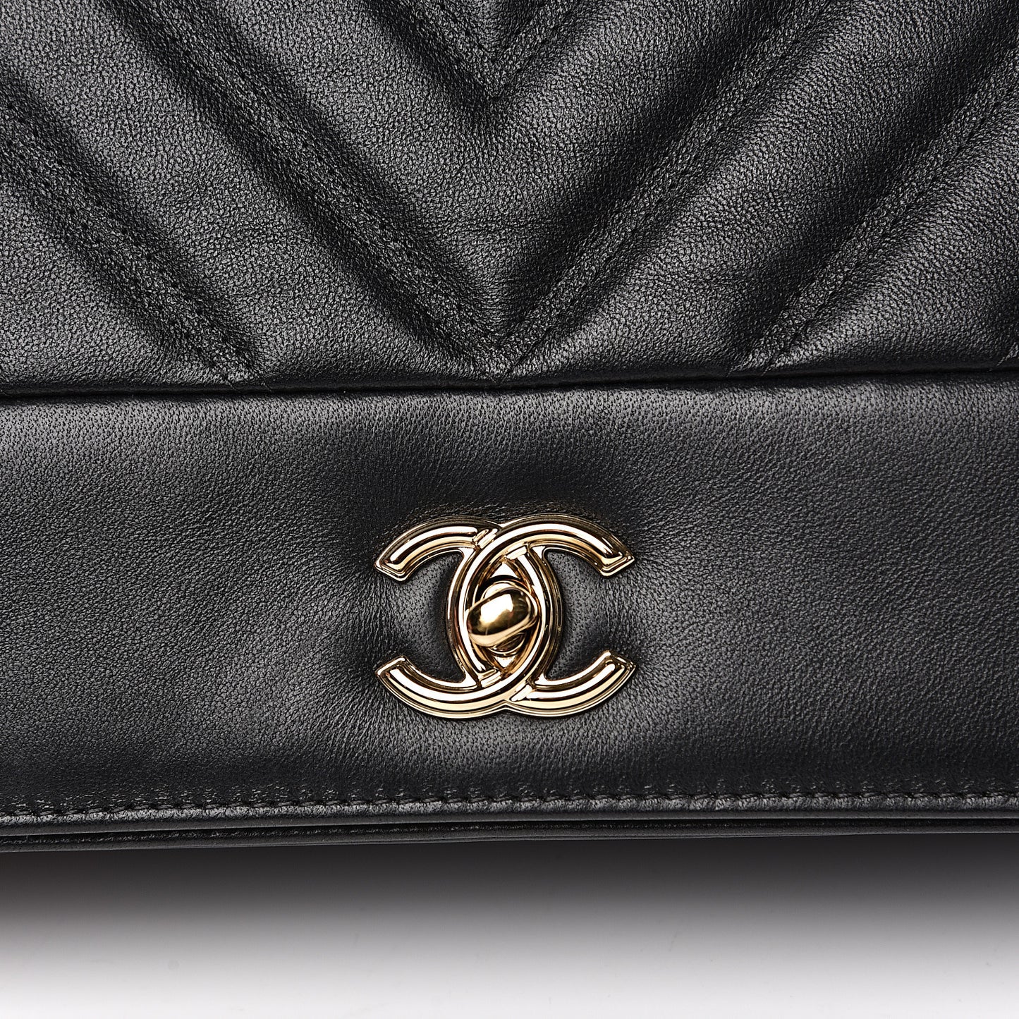 Lambskin Chevron Quilted Flap Black