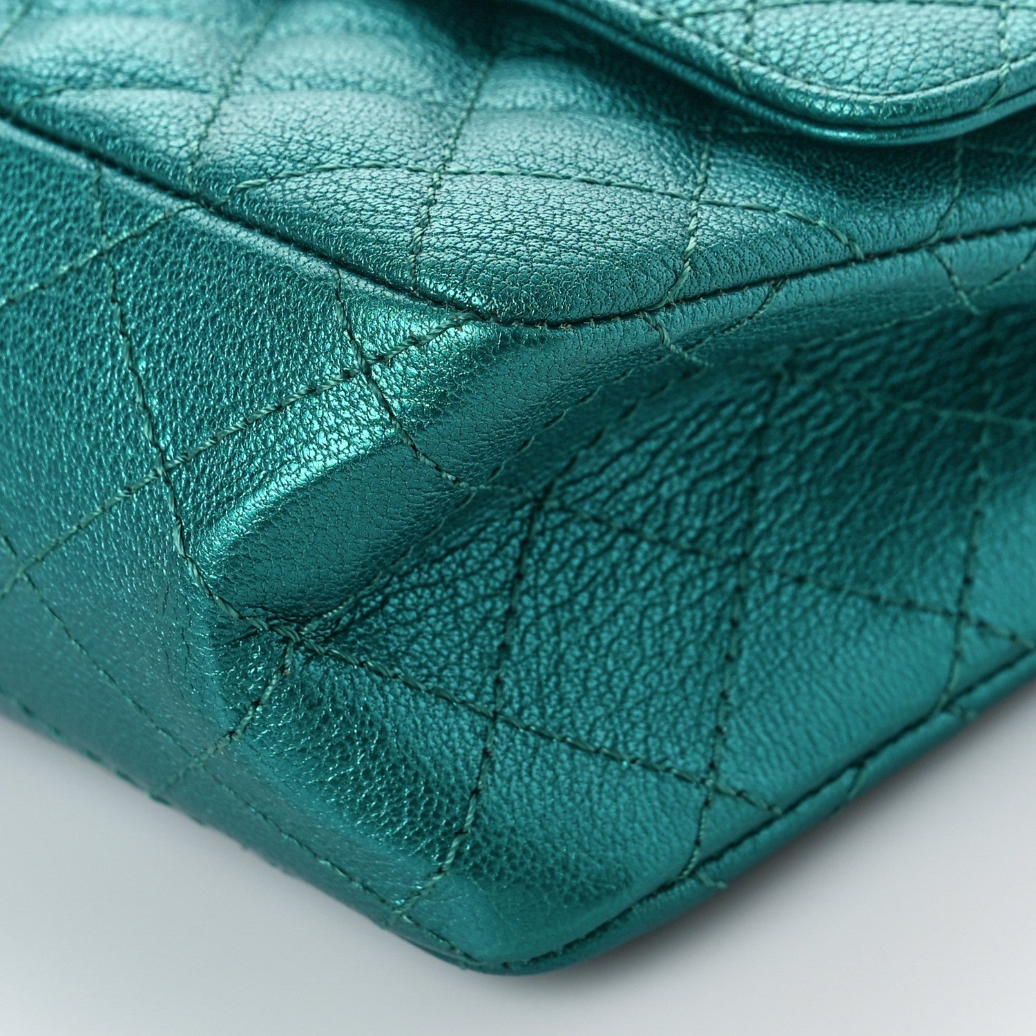 Chanel Metallic Sheepskin Quilted 2.55 Reissue 225 Flap Green 9 of 9