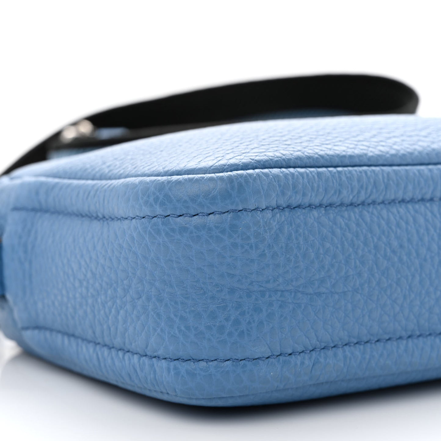 Vitello Daino Soft Small Camera Crossbody Wave