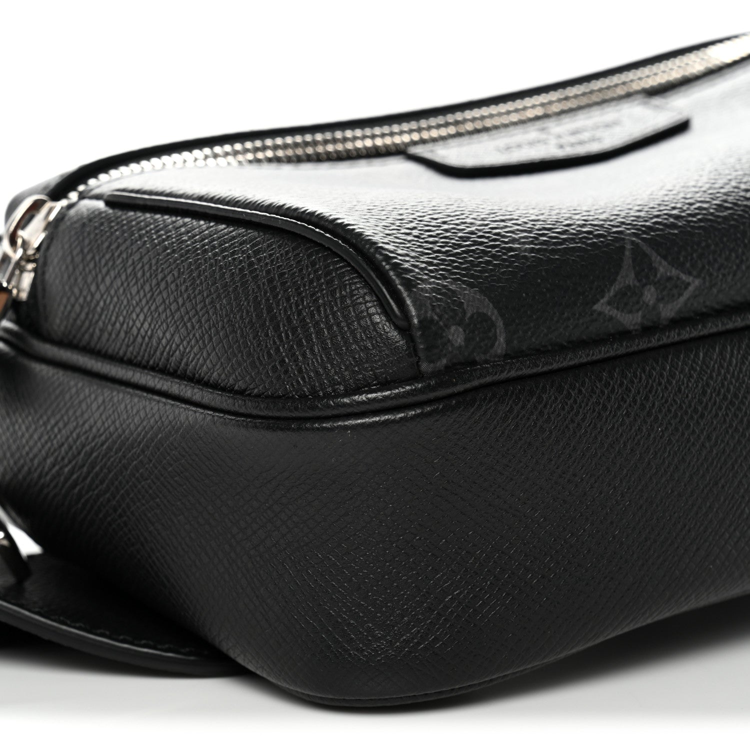 Louis Vuitton Taiga Monogram Outdoor Bumbag Black 9 of 11