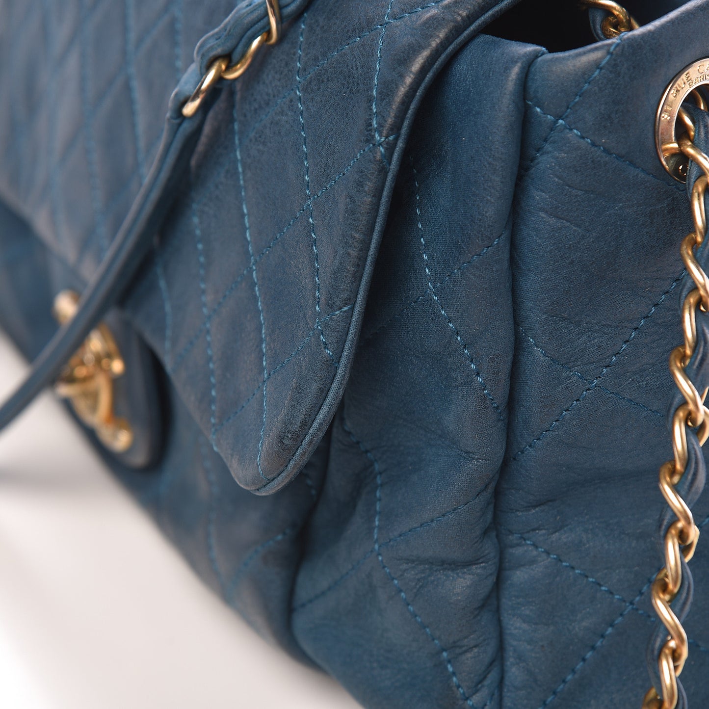 Iridescent Calfskin Large Chic Quilt Flap Dark Blue