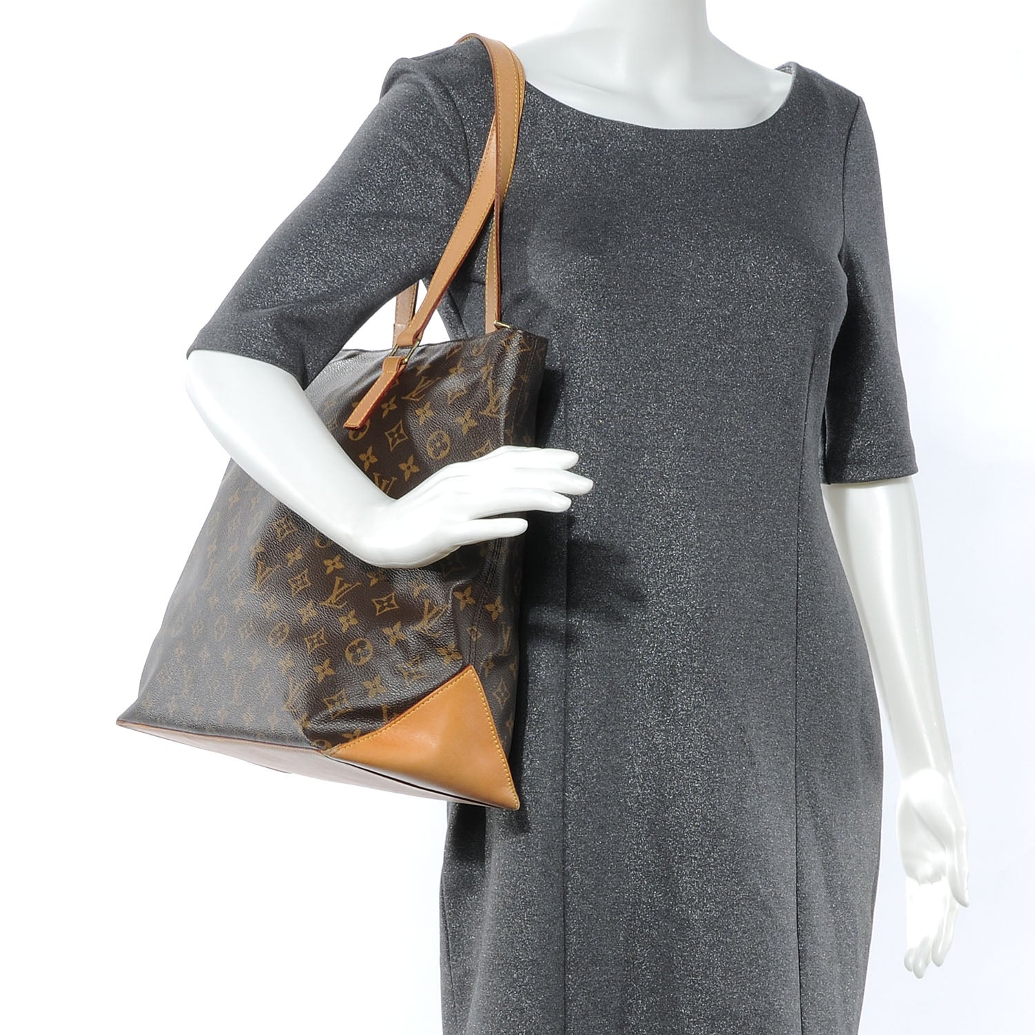Louis Vuitton Monogram Cabas Mezzo 2 of 9
