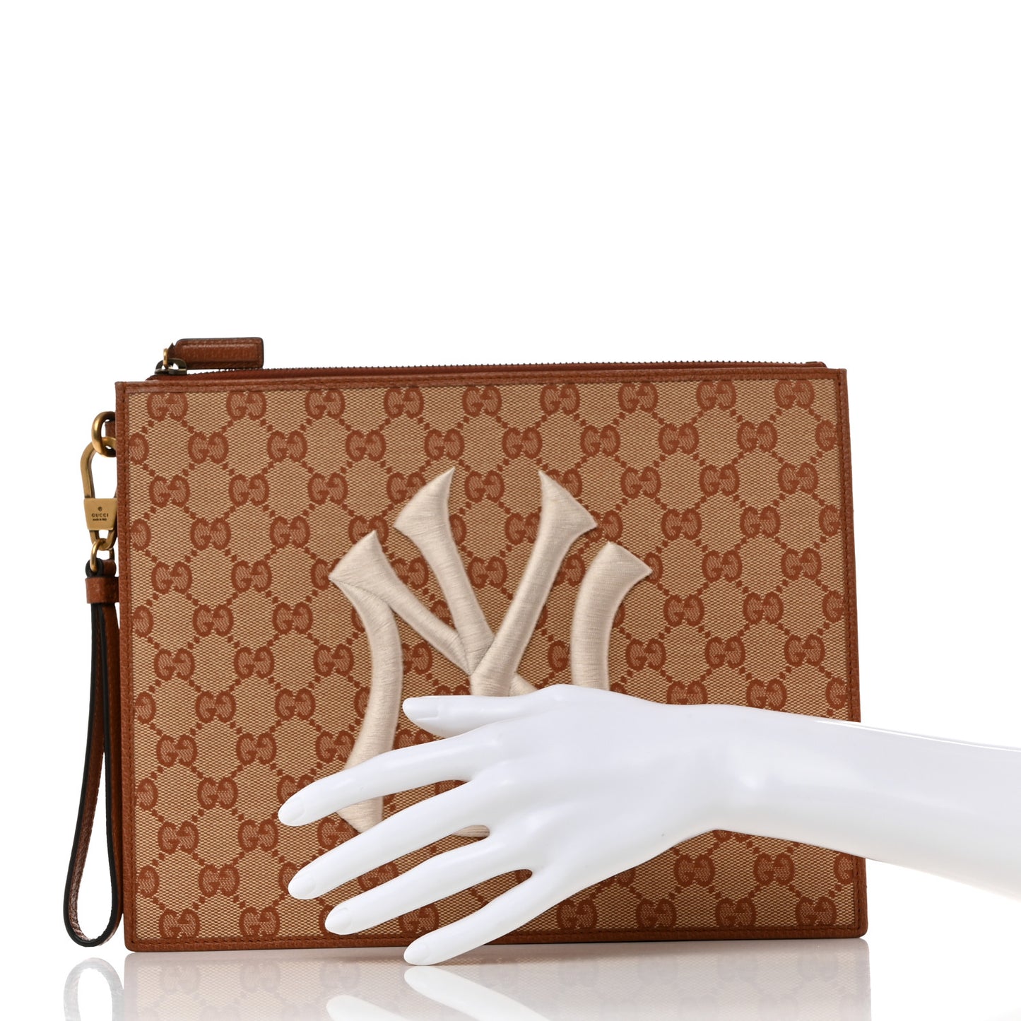 X MLB GG Monogram NY Yankees Zip Wristlet Pouch Beige Ruggine Ivory