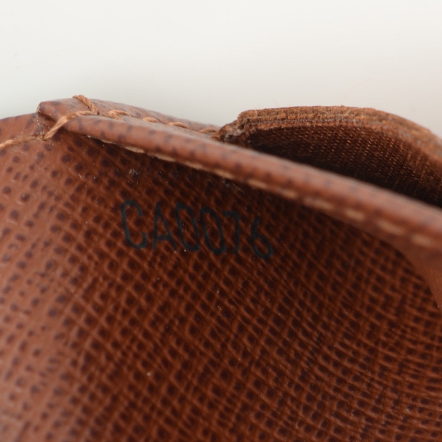 Louis Vuitton Monogram Mens Billfold Wallet 6 Credit Card Slots 7 of 7