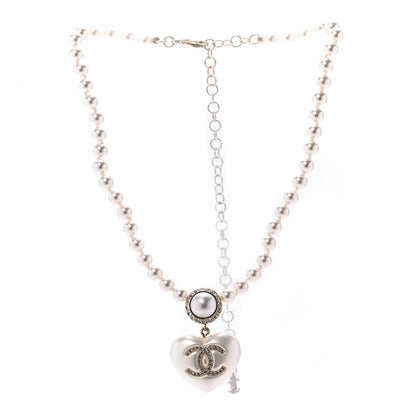 Chanel Pearl Crystal CC Heart Short Necklace Pearly White Gold 3 of 4