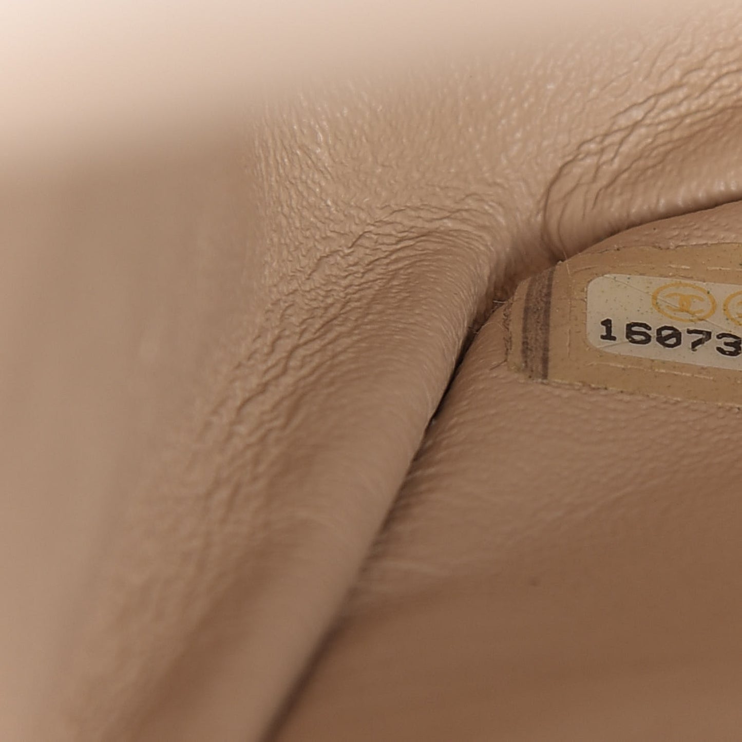 Caviar Quilted Jumbo Double Flap Beige Clair