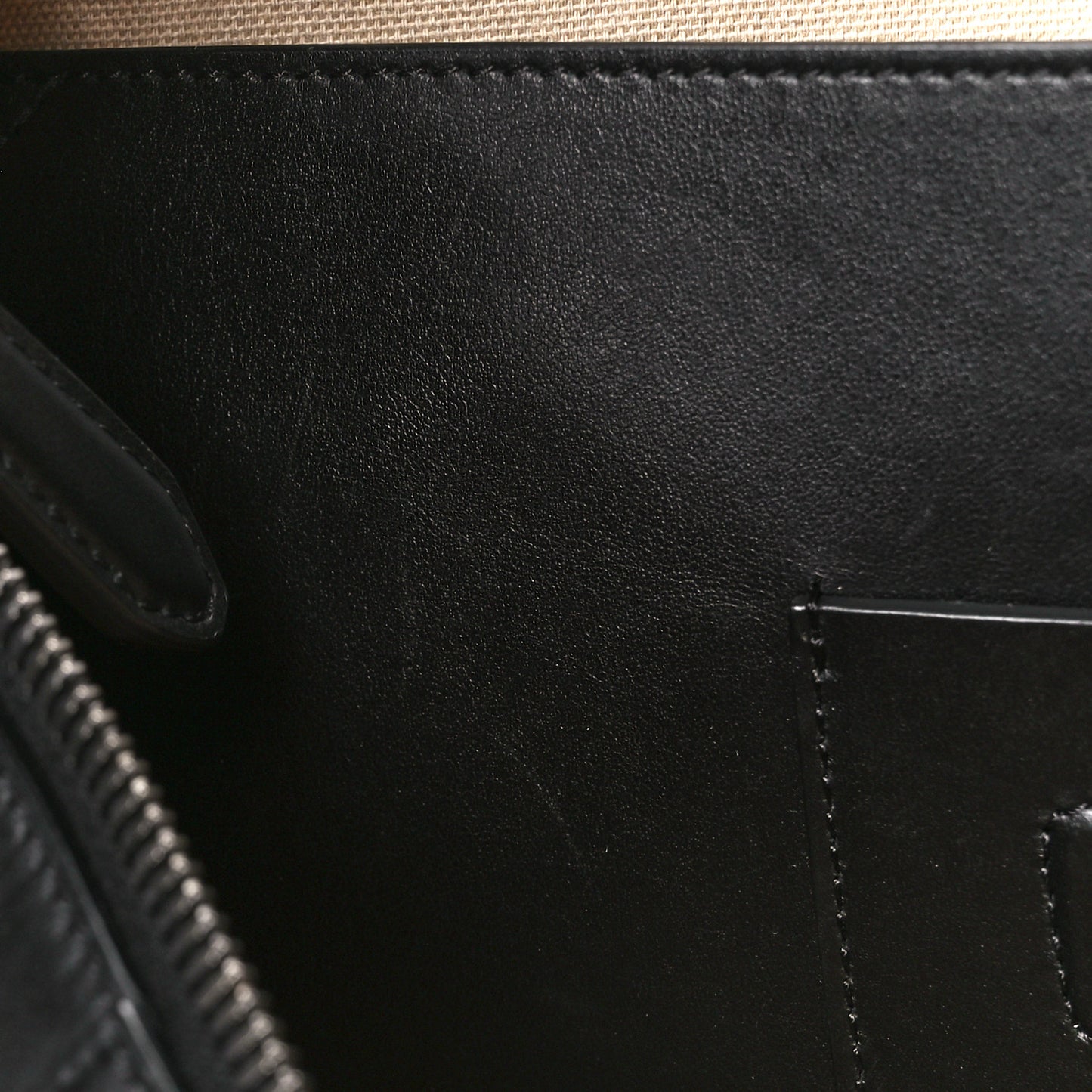 Smooth Calfskin Large Soft Antigona Black